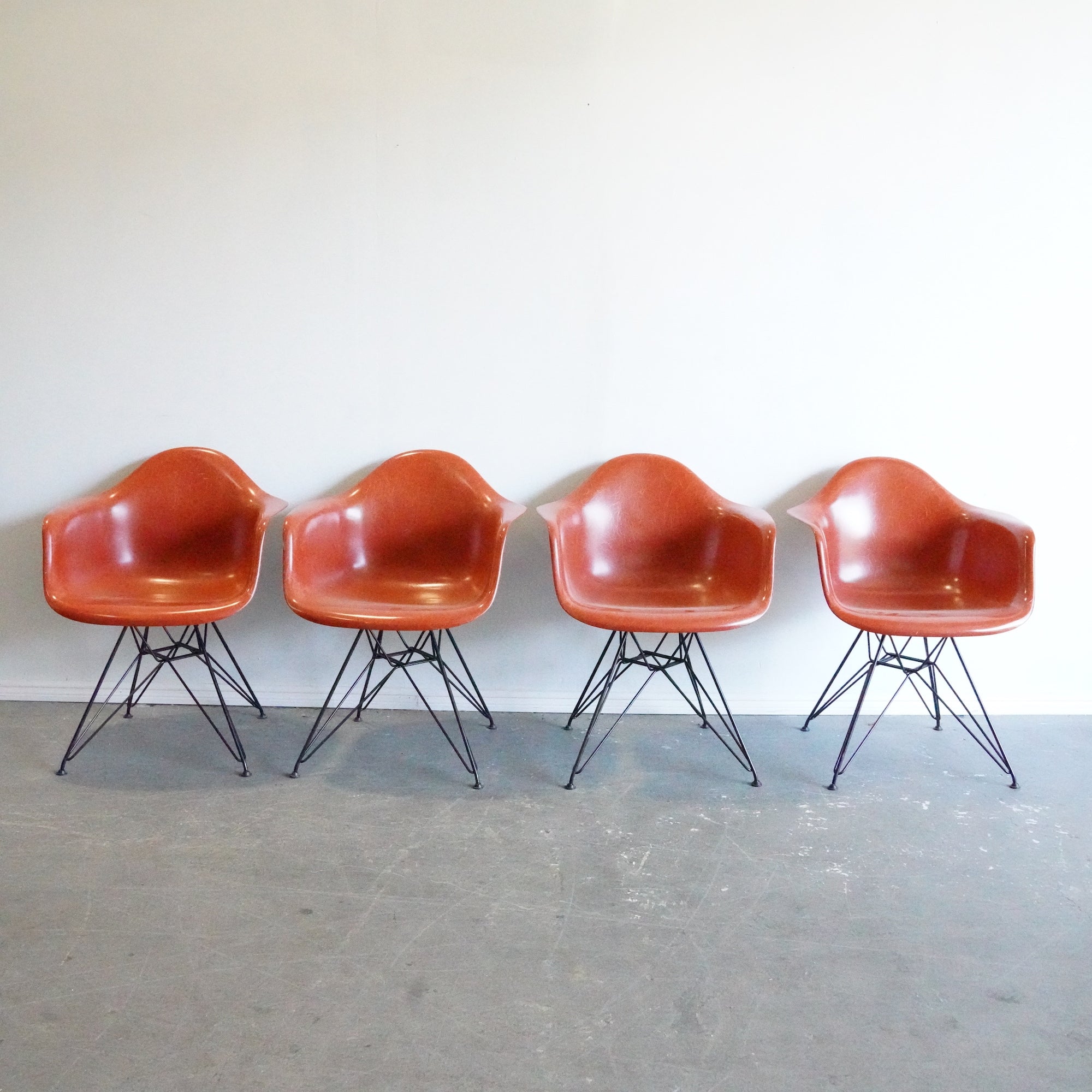 How to tell if an discount eames fiberglass chair is real