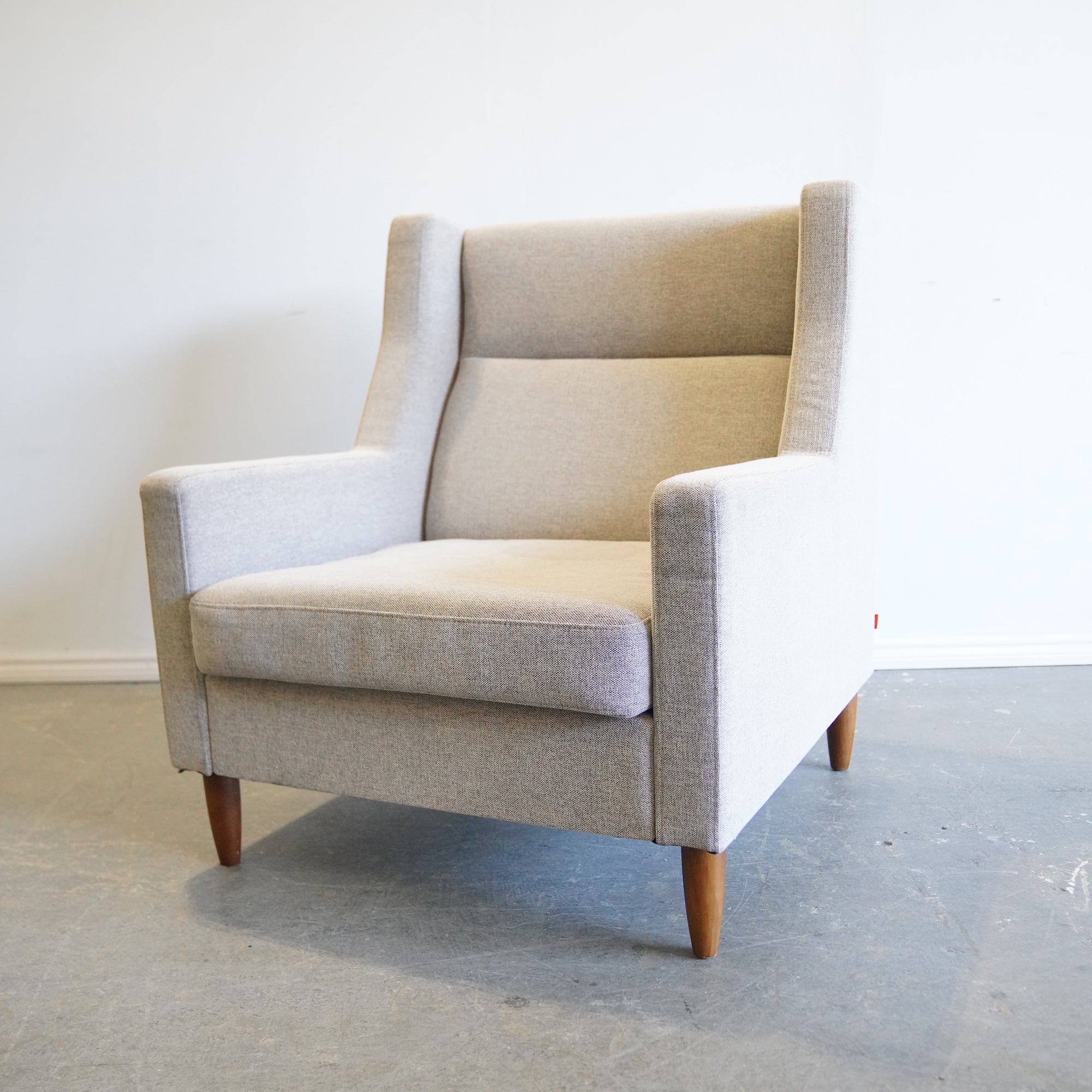 Gus modern lounge online chair