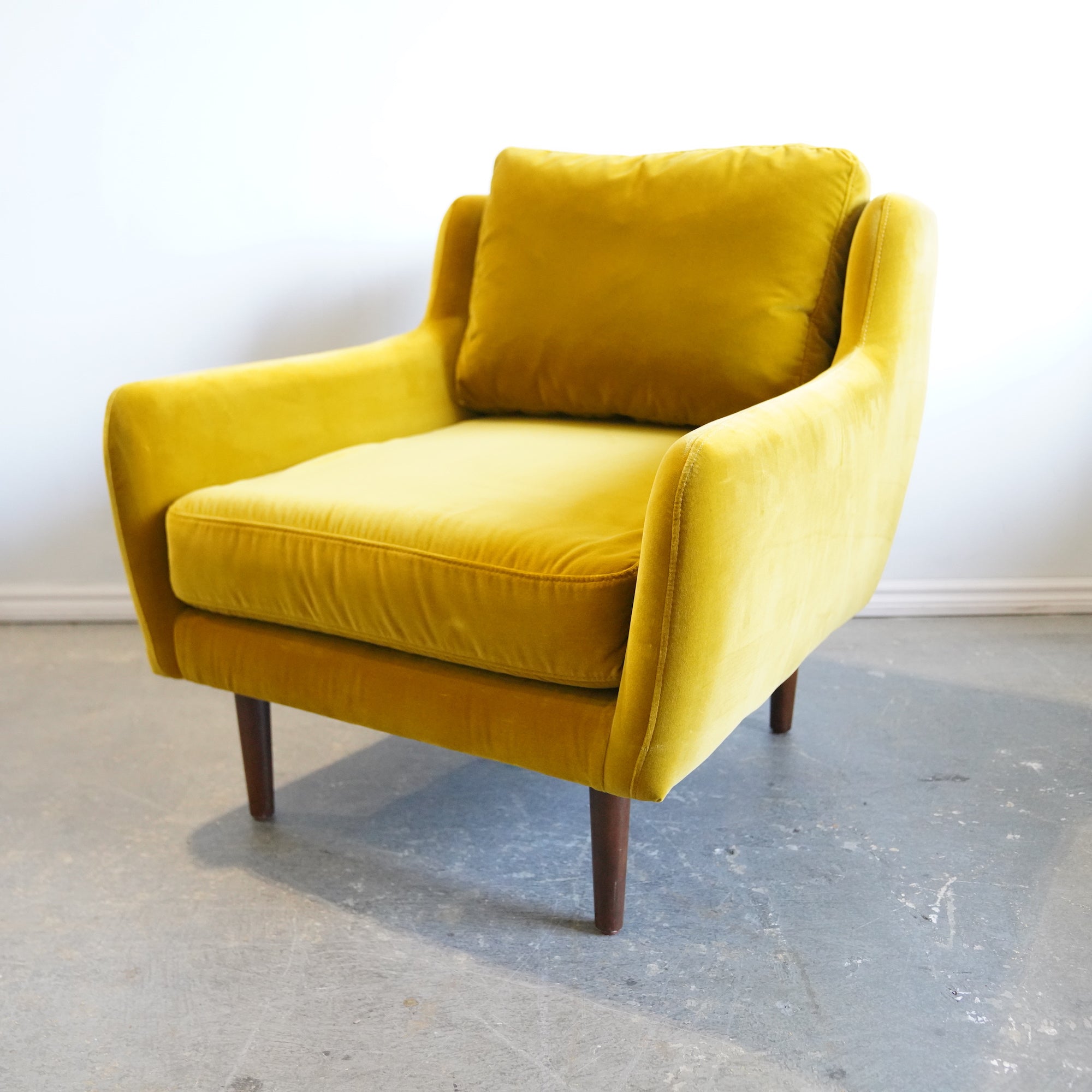 Article Matric Velvet Yarrow Gold Accent chair