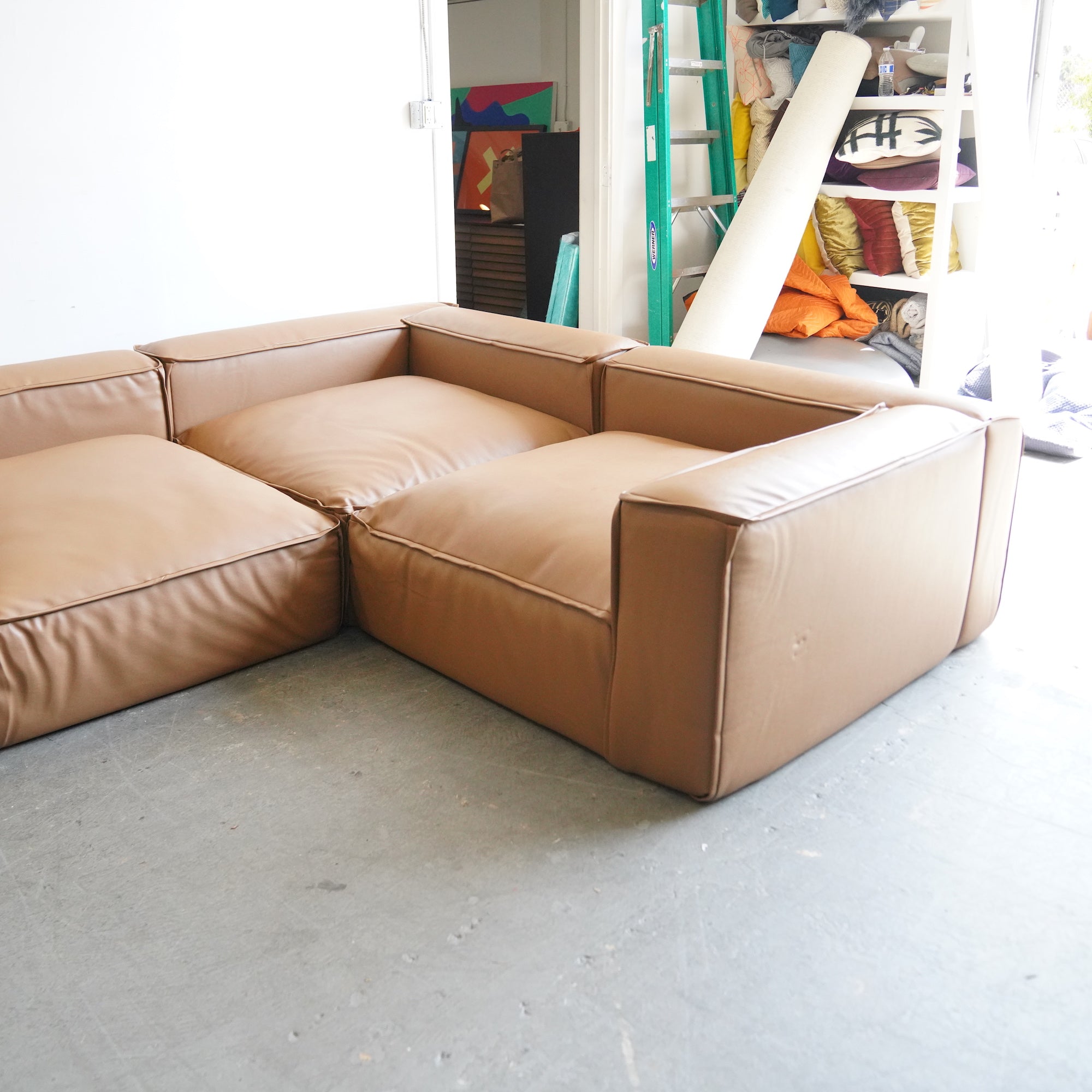 OFS 6 Piece Hinchada Modular sectional sofa