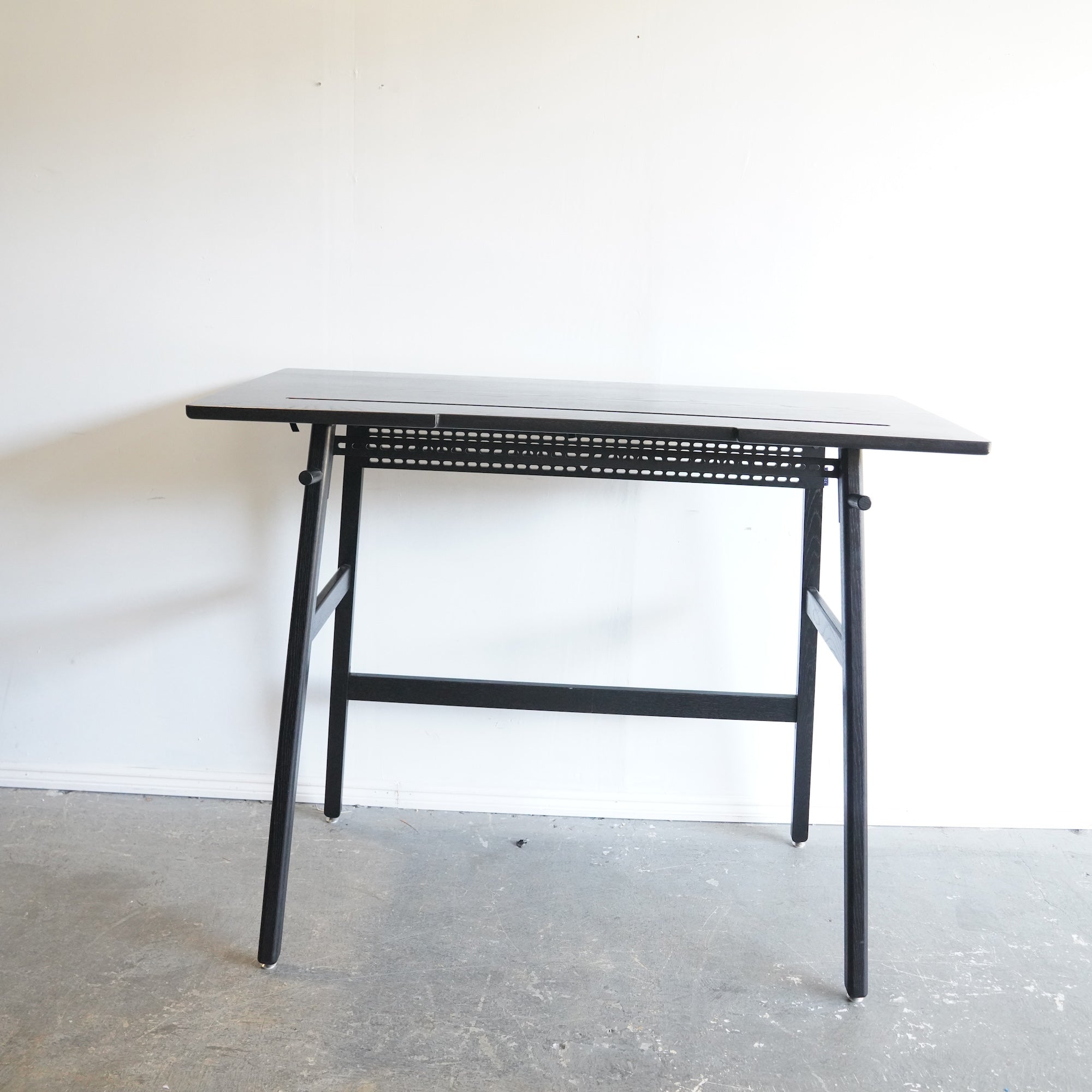 Artifox Standing Desk - Black Oak