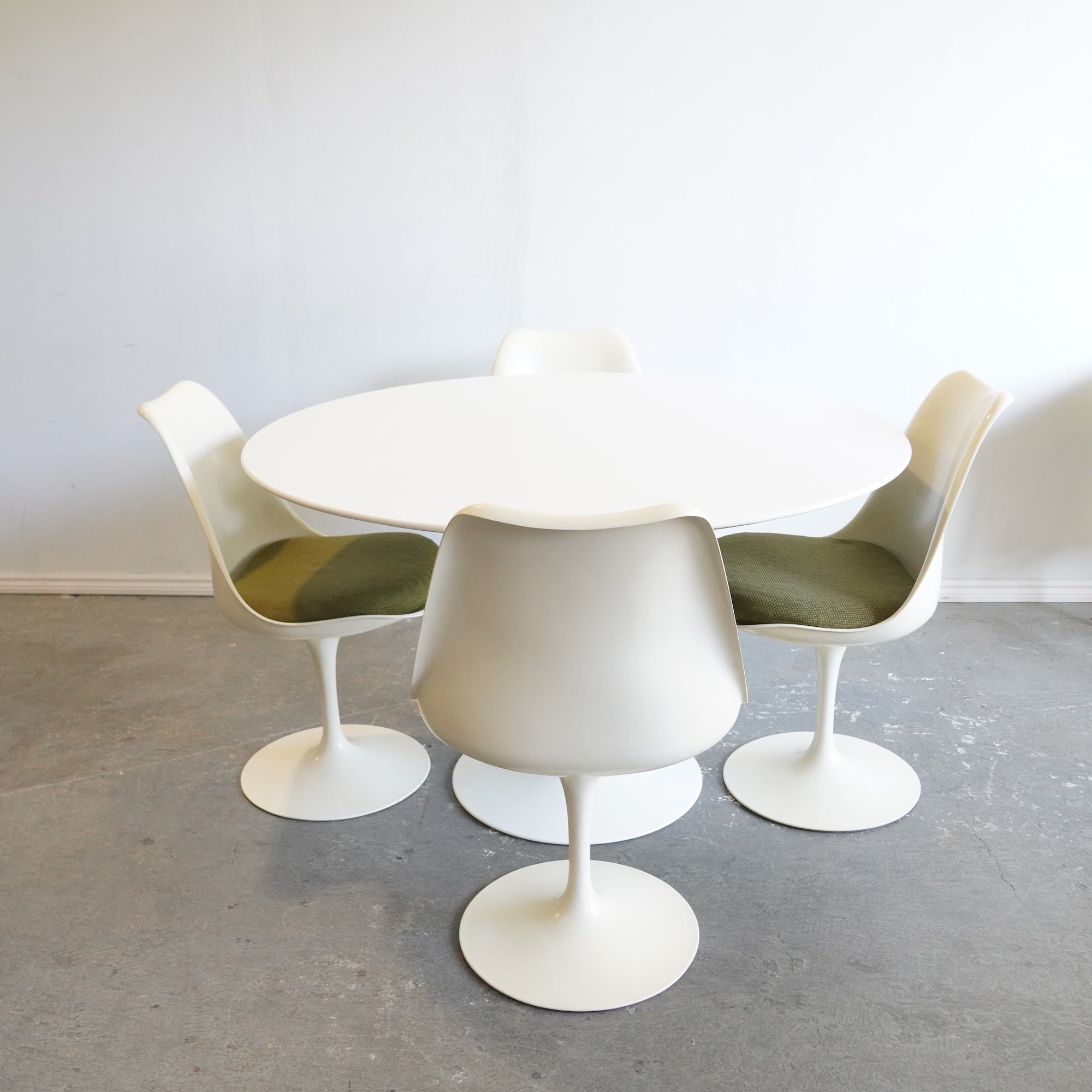 Authentic Vintage set of 4 Knoll Saarinen Tulip Chairs enliven mart