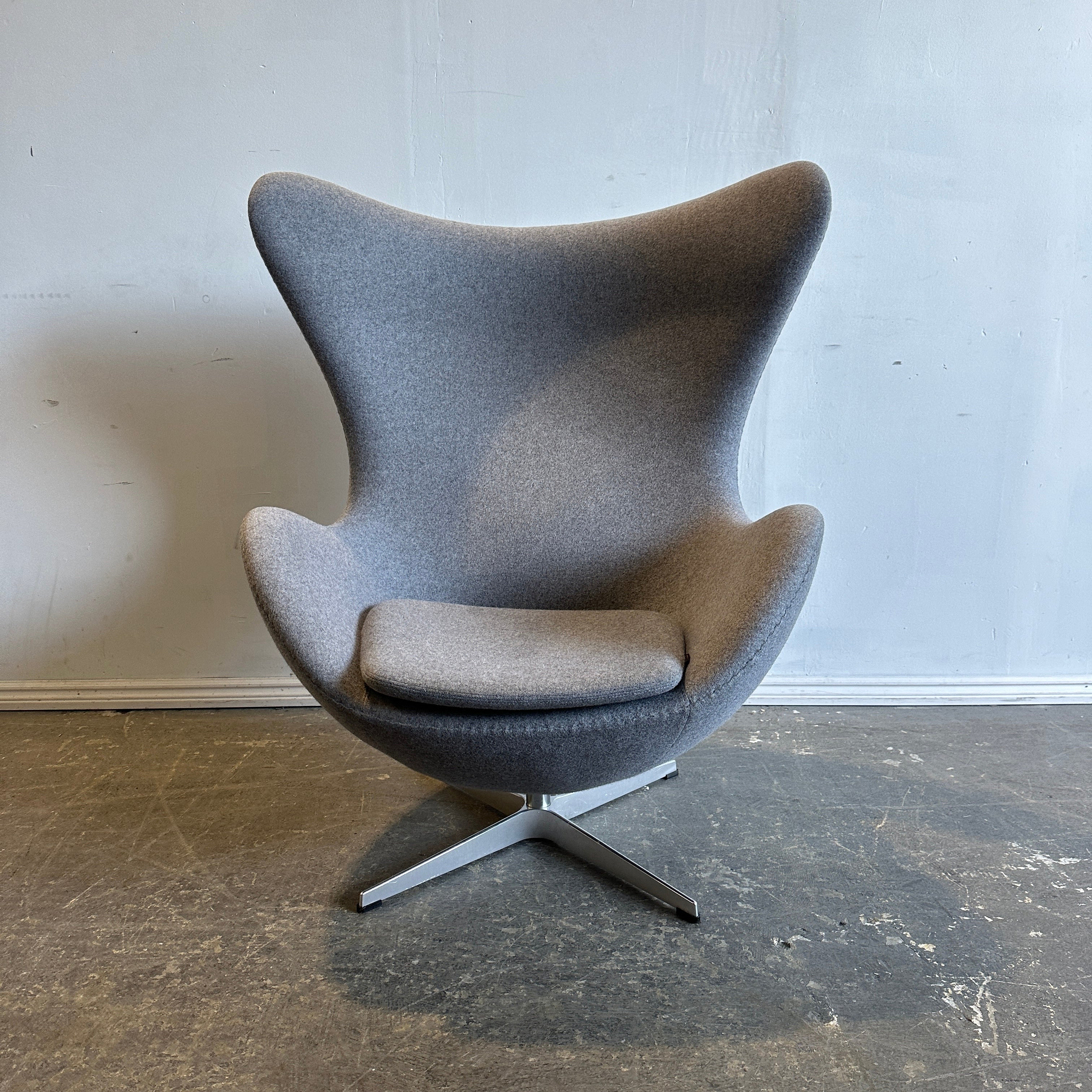 Authentic Fritz Hansen Egg chair by Arne Jacobsen enliven mart