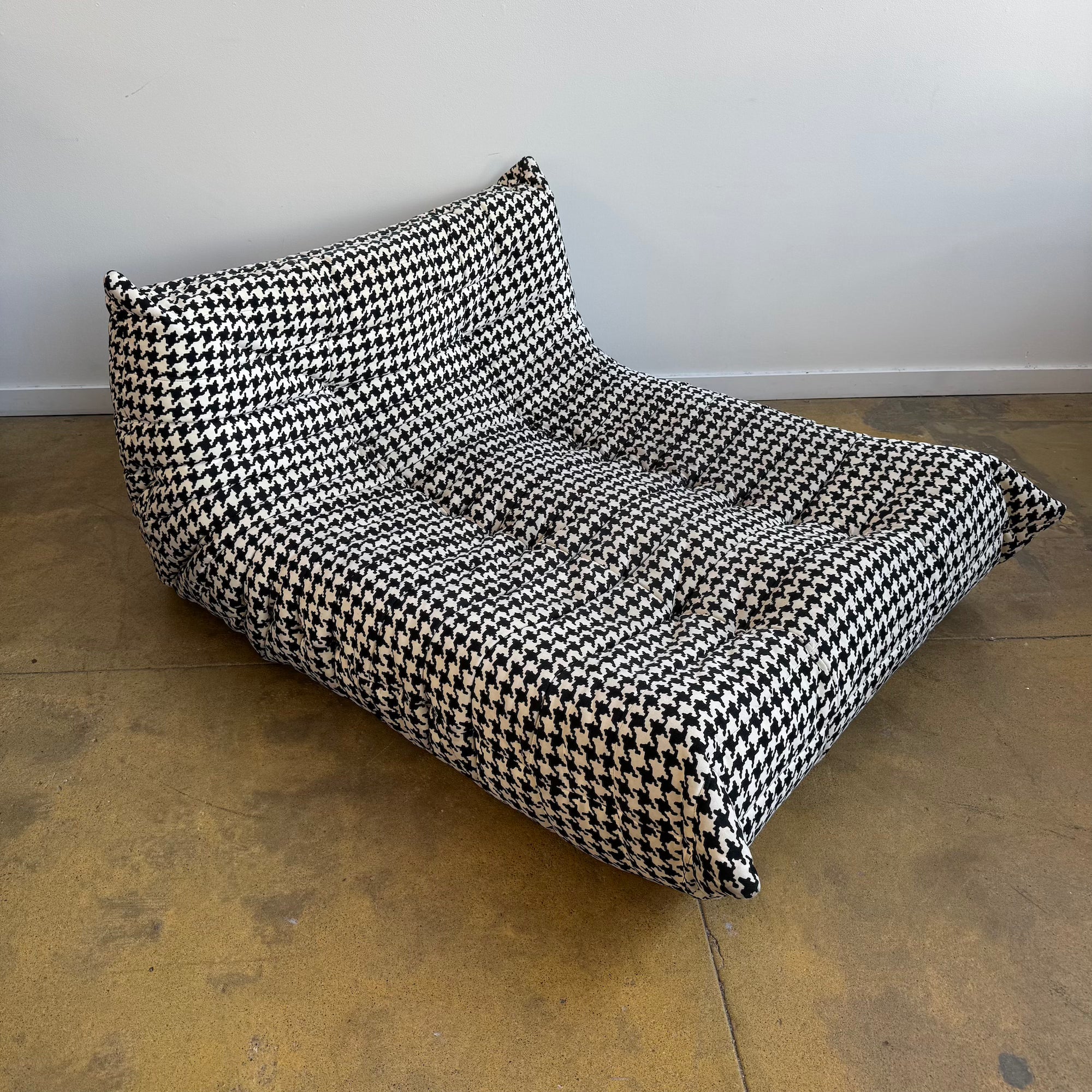 Authentic! Ligne Roset Togo 50th Anniversary Limited Edition Houndstooth Alcantara Chaise