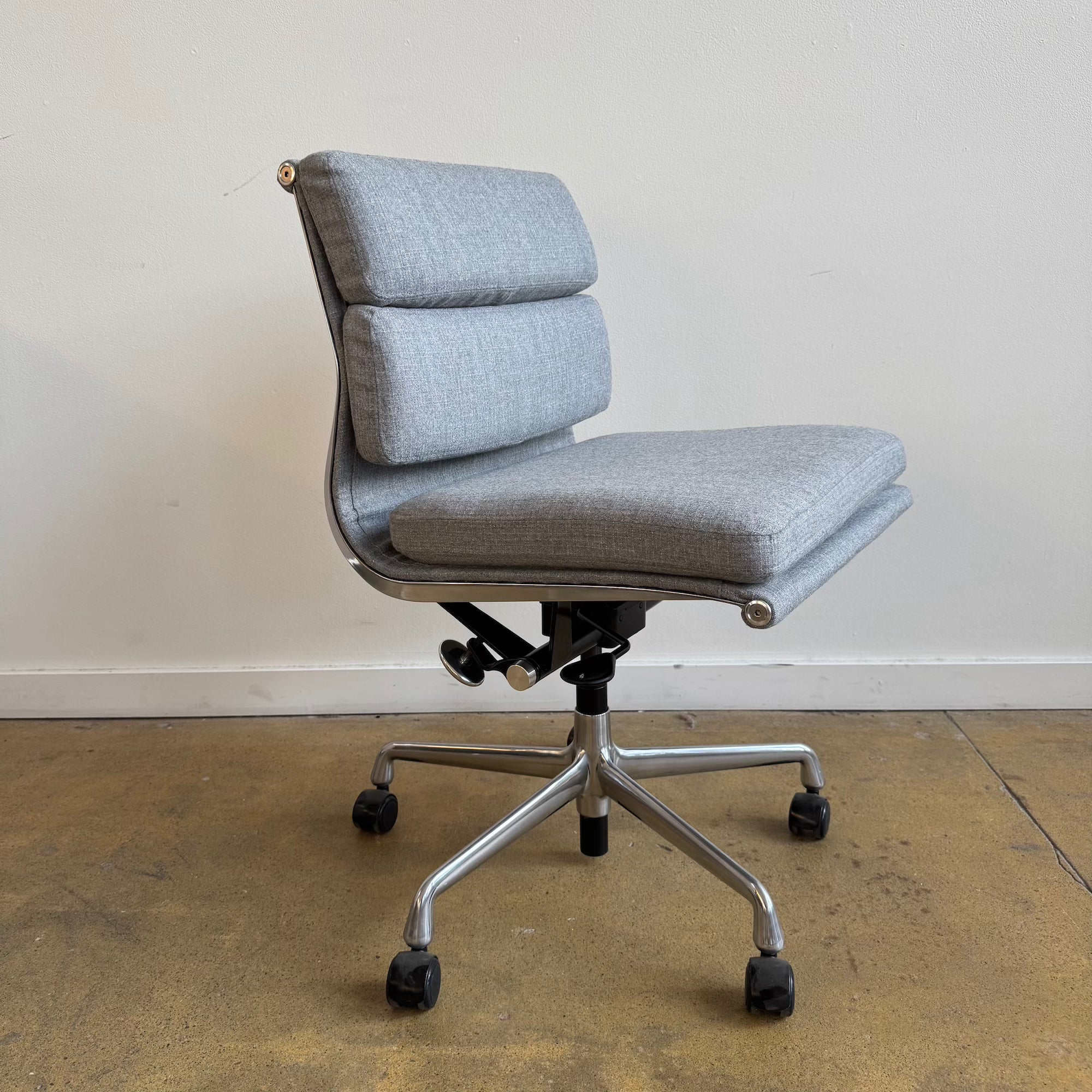 Herman Miller Eames Soft Pad Armless management office chair