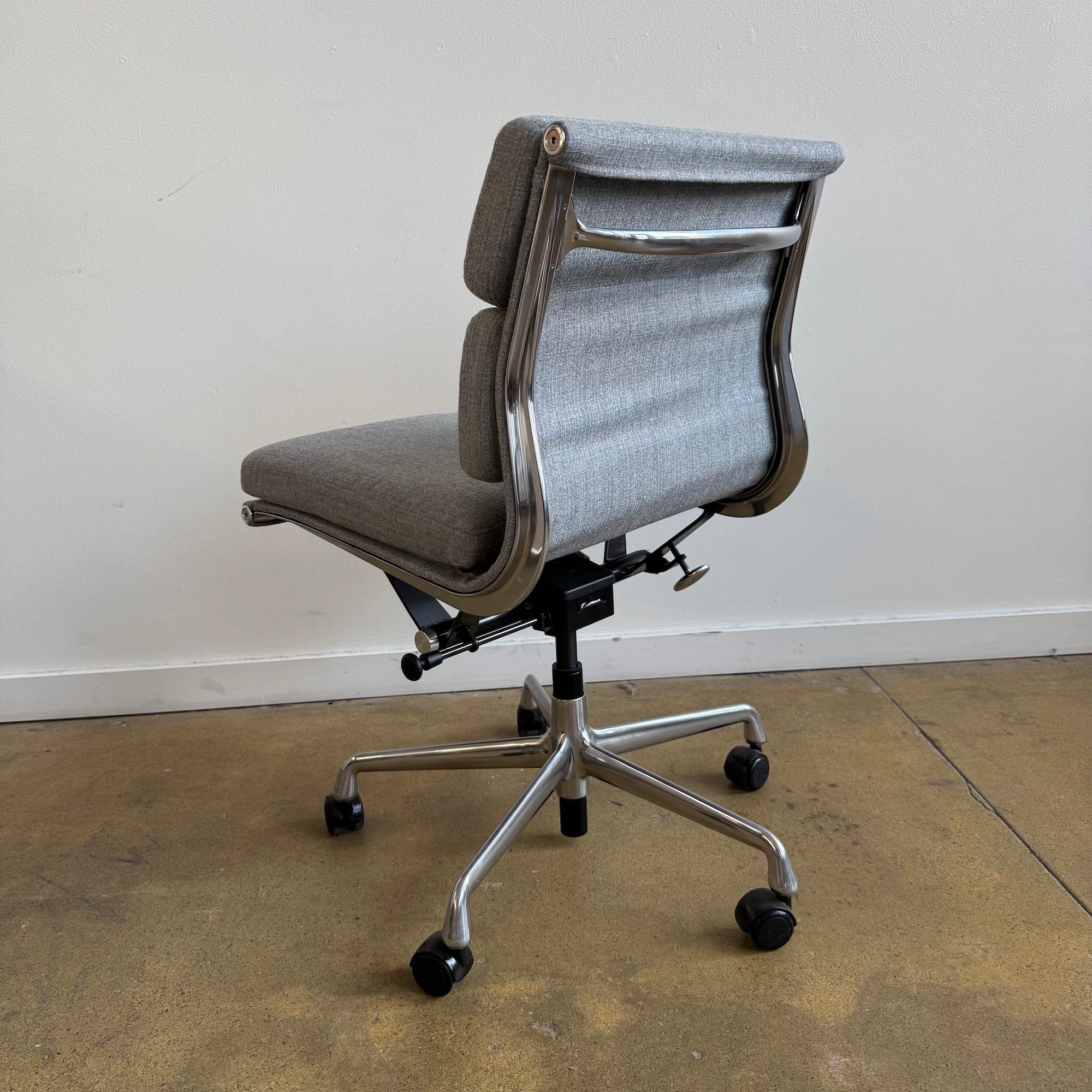 Herman Miller Eames Soft Pad Armless management office chair