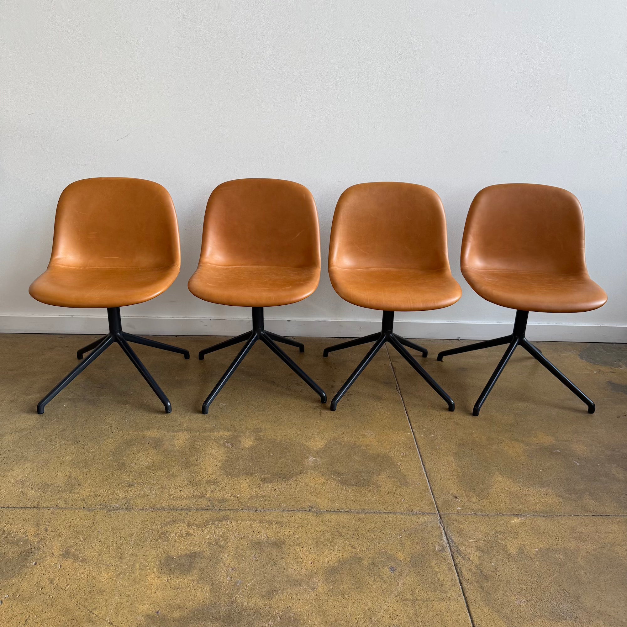 Muuto Visu Leather set of 4 Swivel Chairs