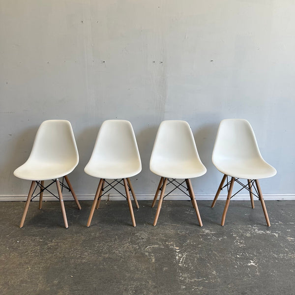 Authentic Herman Miller set of 4 Eames plastic molded chairs (White)