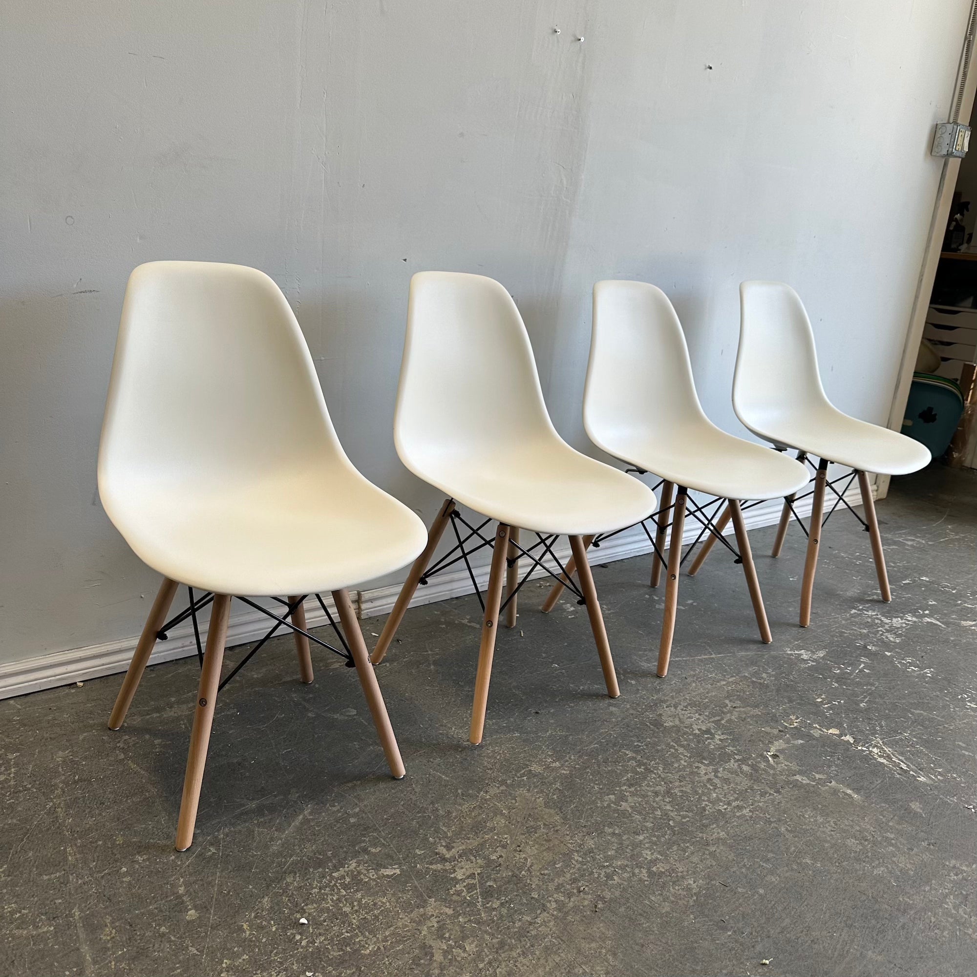 Authentic Herman Miller set of 4 Eames plastic molded chairs (White)