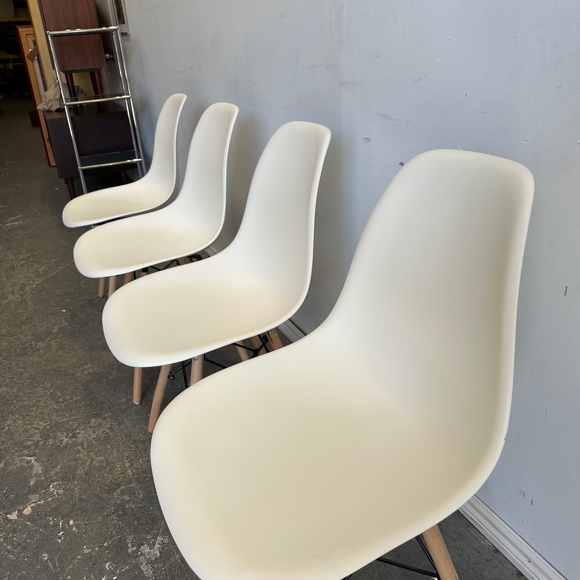 Authentic Herman Miller set of 4 Eames plastic molded chairs (White)