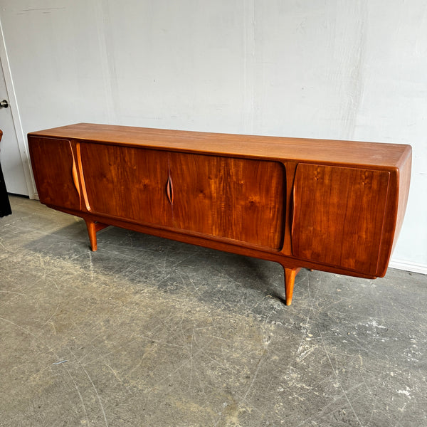 Danish Modern U16 Sideboard in Teak by Johannes Andersen for Uldum Mobelfabrik