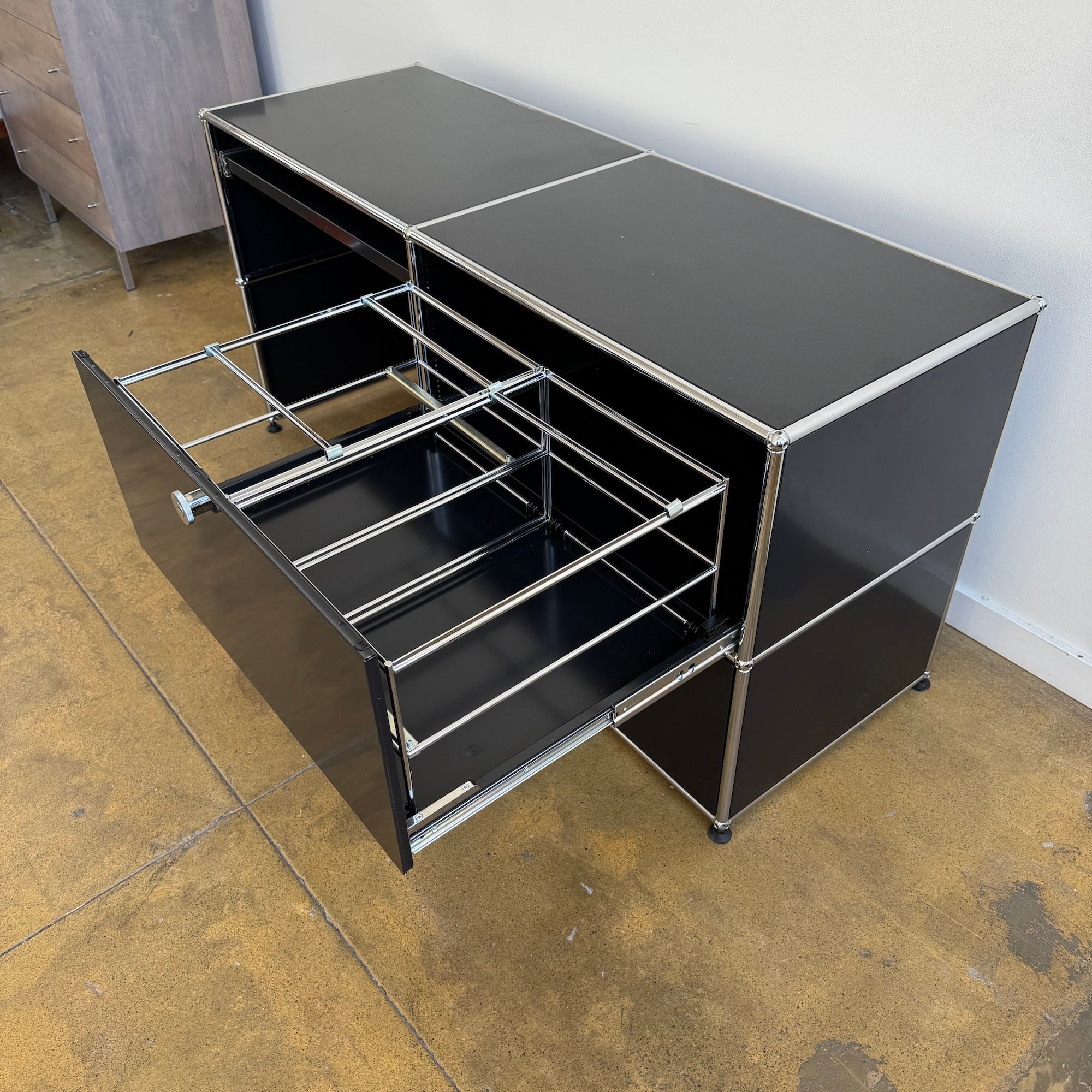 USM Haller 2X2 Desk (Graphite Black)