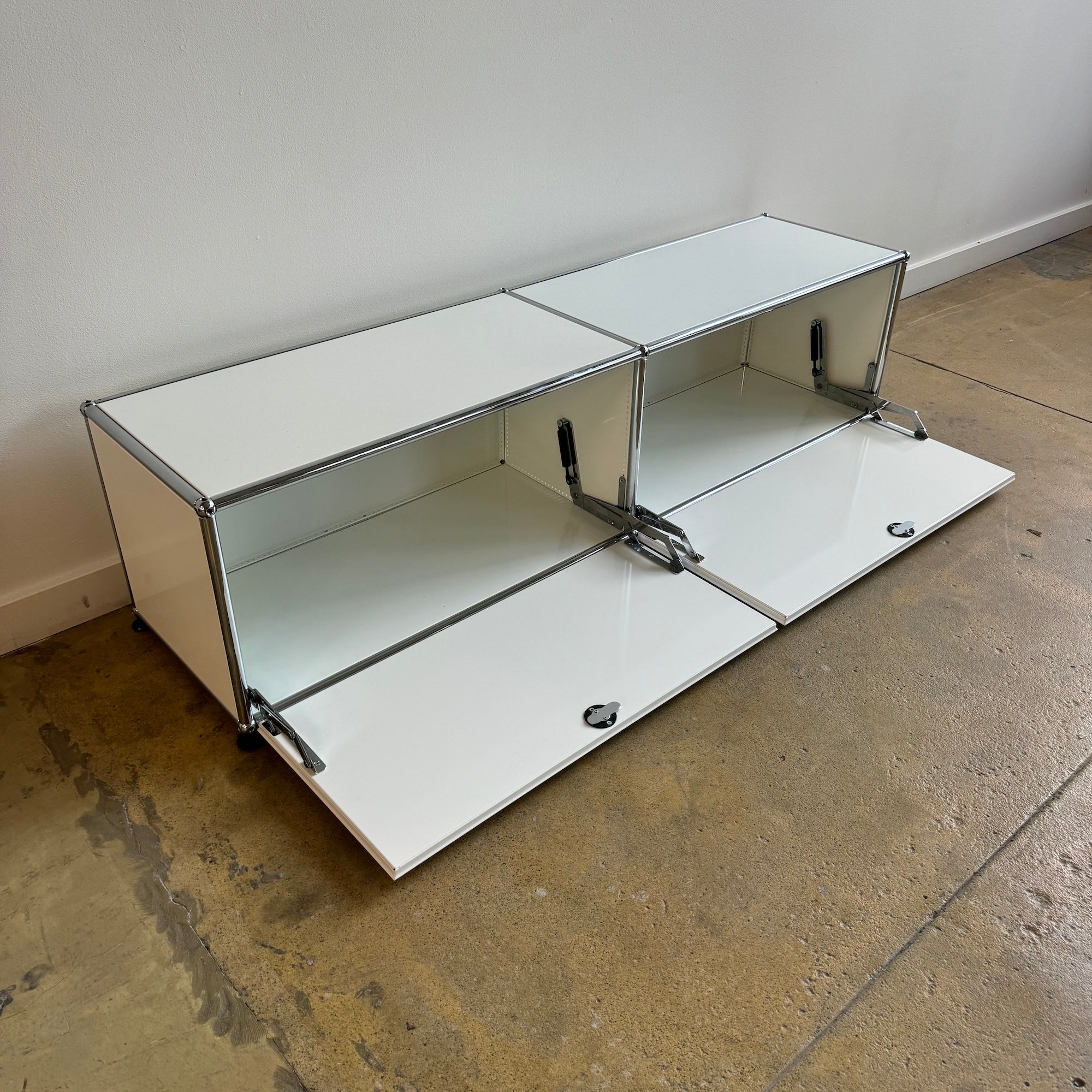 USM HALLER Low Media Console (Pure White)