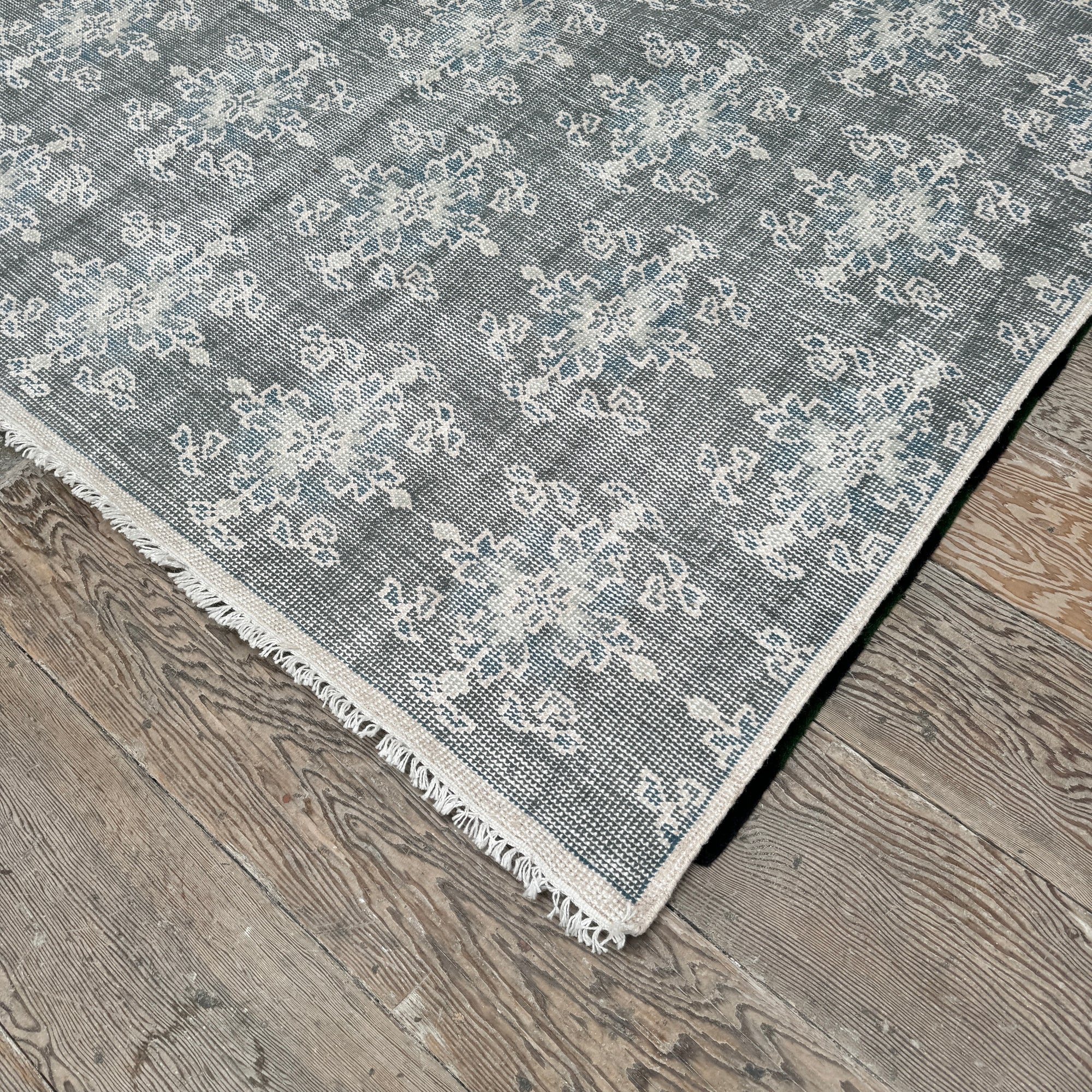 New!  Serena and Lily 8X10 Willowmere Hand-Knotted Rug