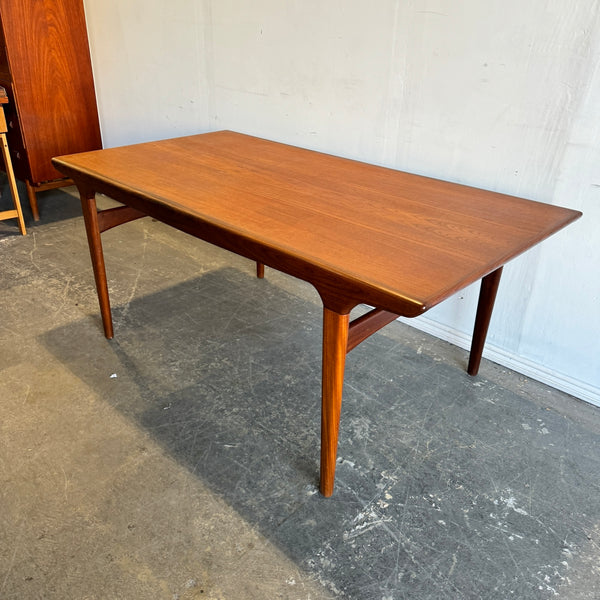 Danish Modern Expandable Dining Table by Johannes Andersen for Uldum Møbelfabrik