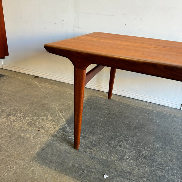 Danish Modern Expandable Dining Table by Johannes Andersen for Uldum Møbelfabrik