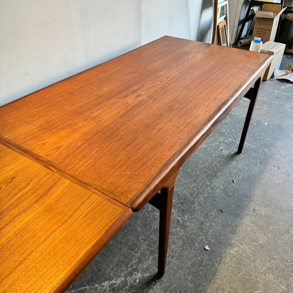 Danish Modern Expandable Dining Table by Johannes Andersen for Uldum Møbelfabrik