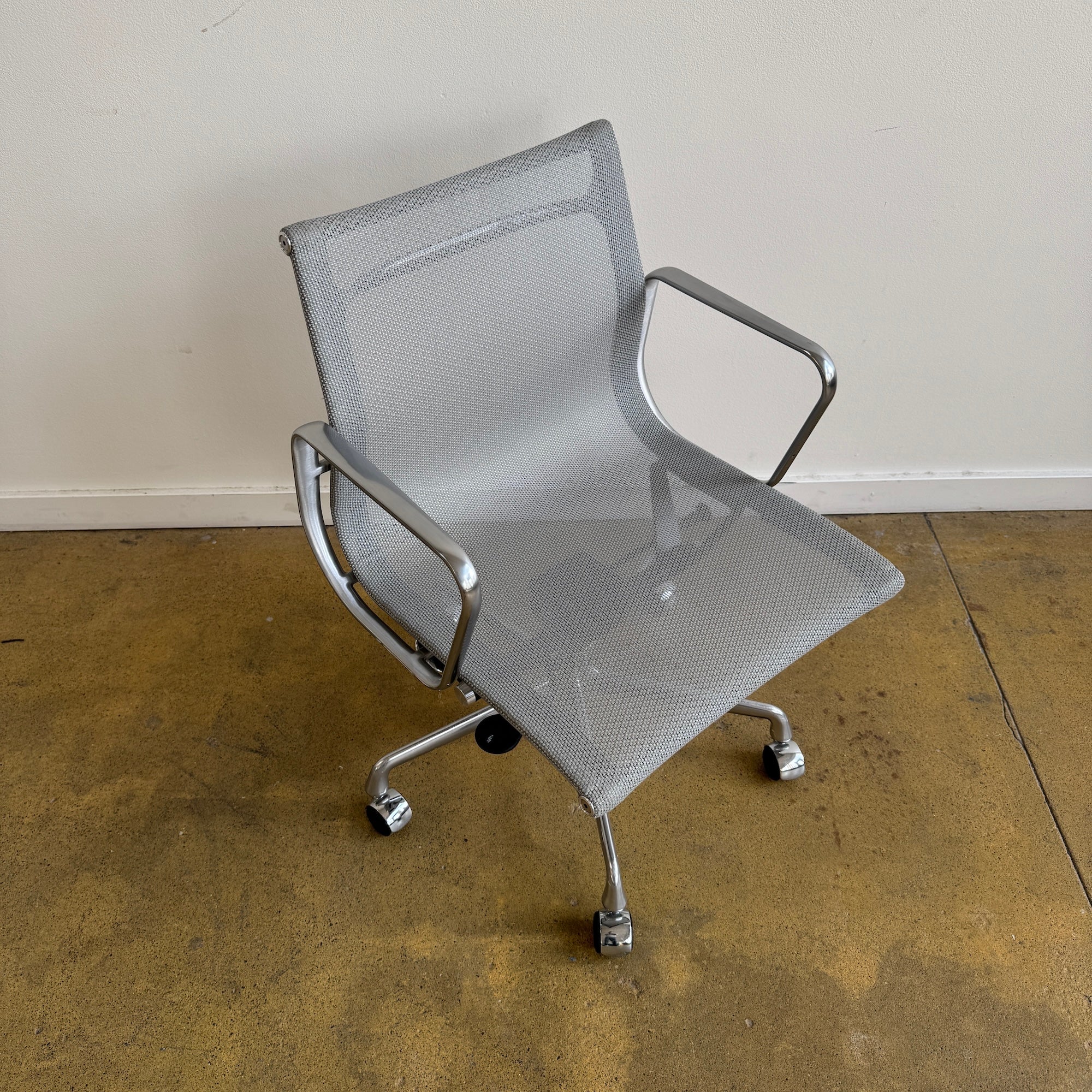 Herman Miller Eames Aluminum Group Mesh Chair (6 Available)