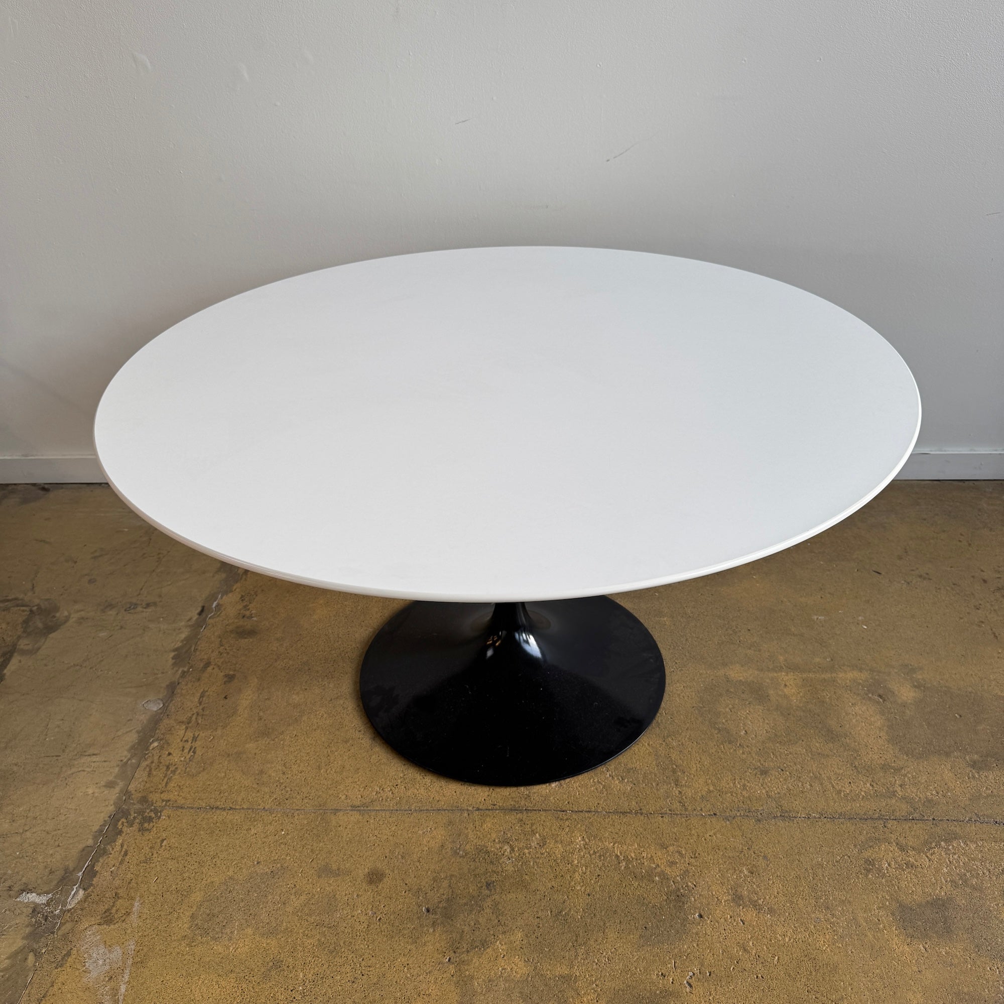 Authentic! Knoll Saarinen 54 Dining Table