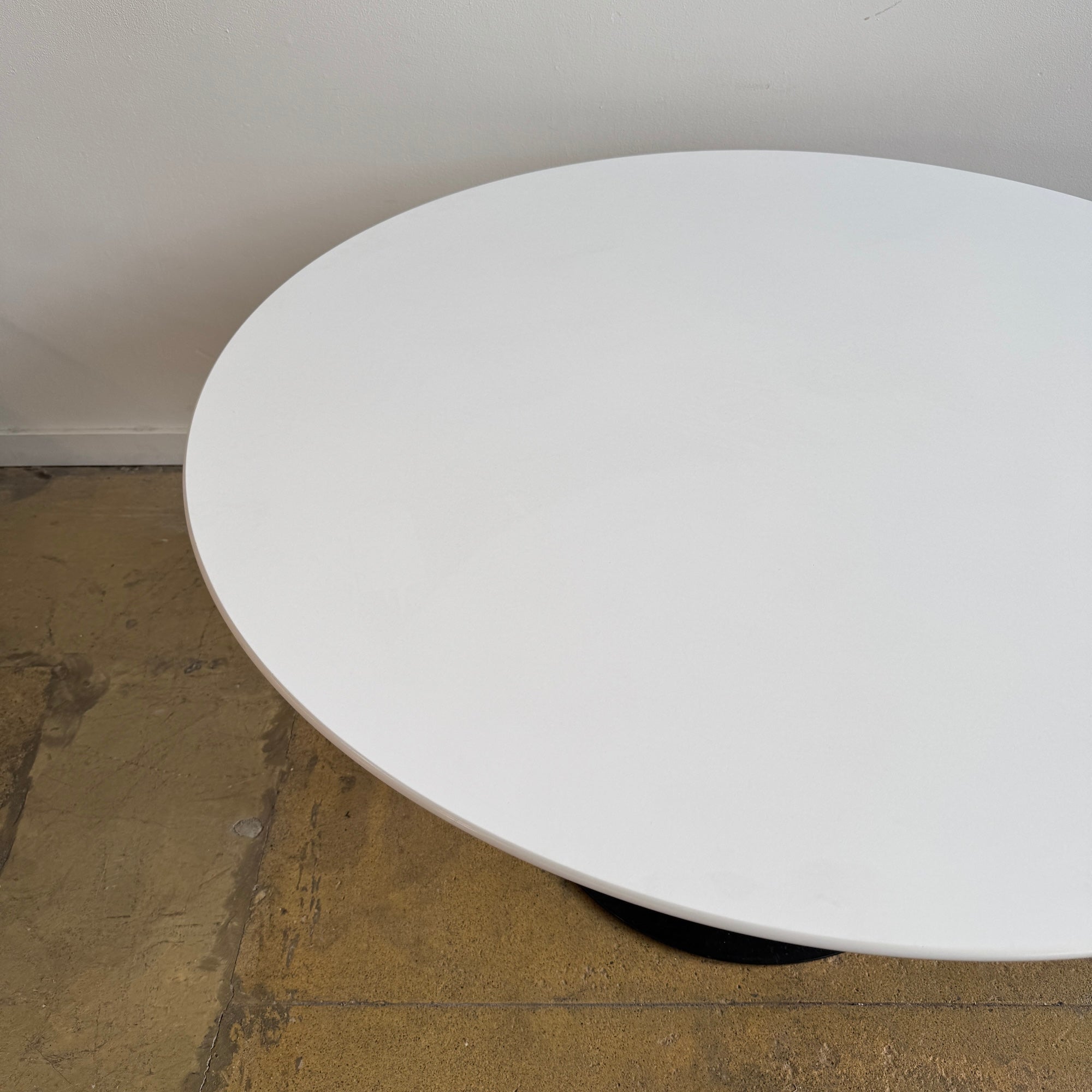 Authentic! Knoll Saarinen 54 Dining Table