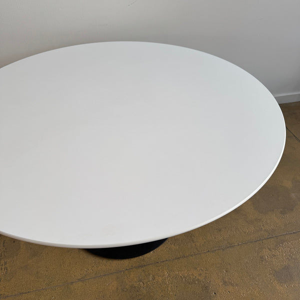 Authentic! Knoll Saarinen 54 Dining Table