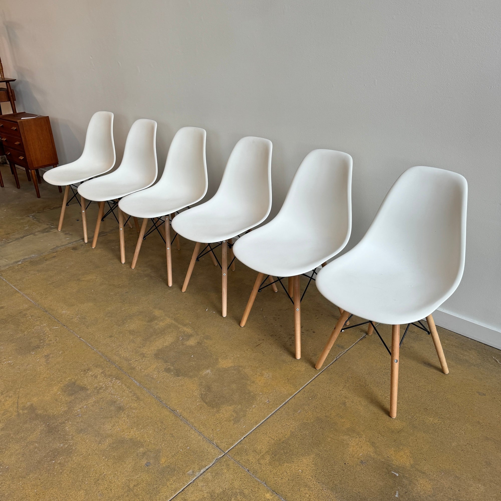 Authentic Herman Miller set of 6 Eames chairs