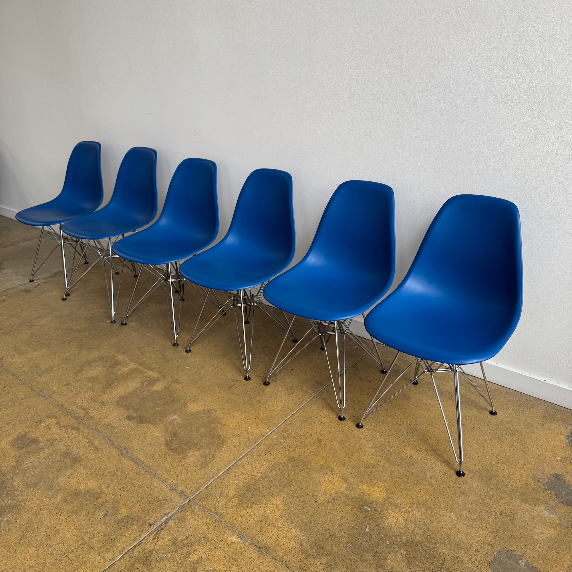 Authentic! Eames set of 6 chairs by Vitra