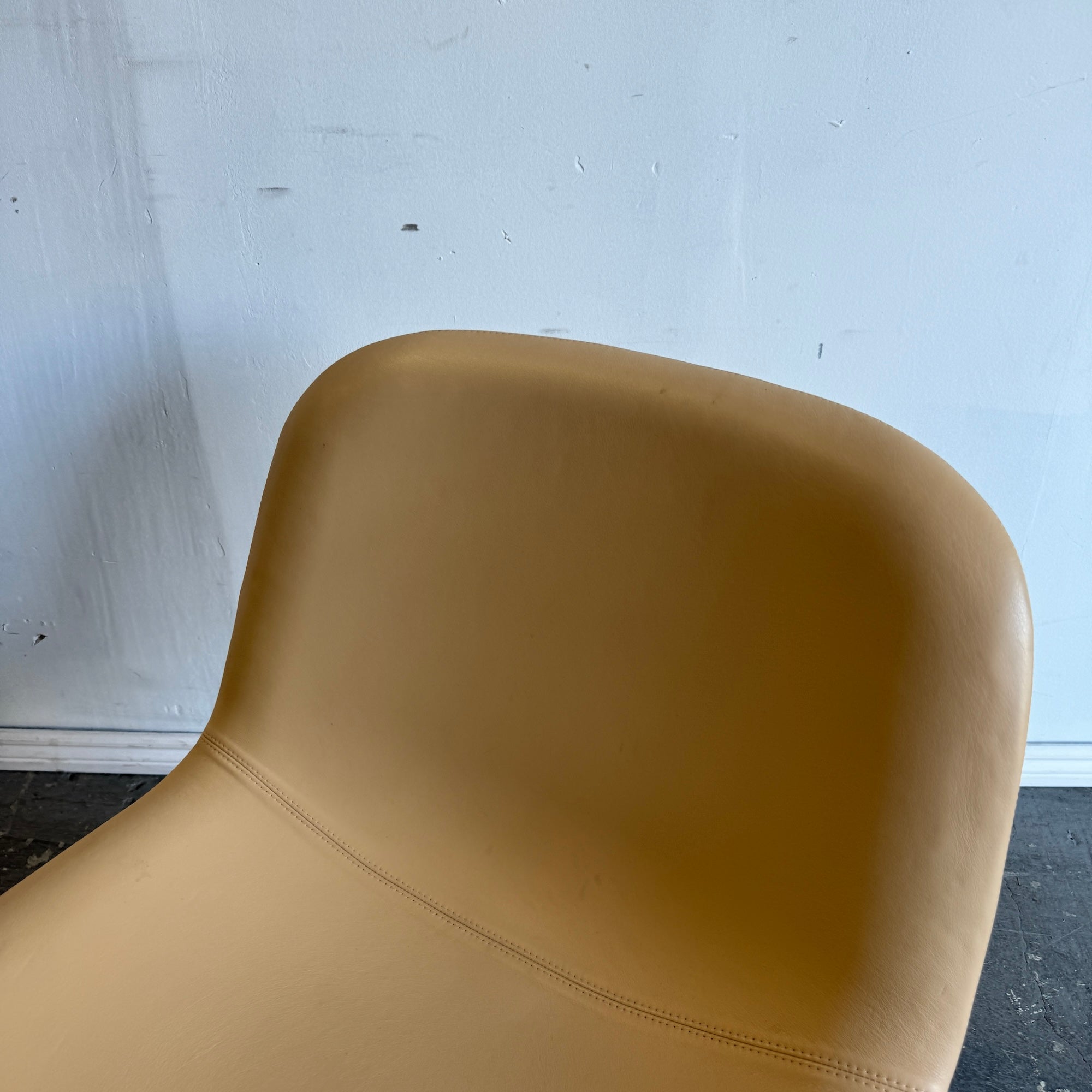 Fredericia Erik Jørgensen Eyes Swivel leather Lounge Chair