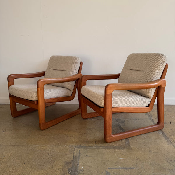 Danish Modern Lustrup Pair lounge chairs by Holstebro 1960s