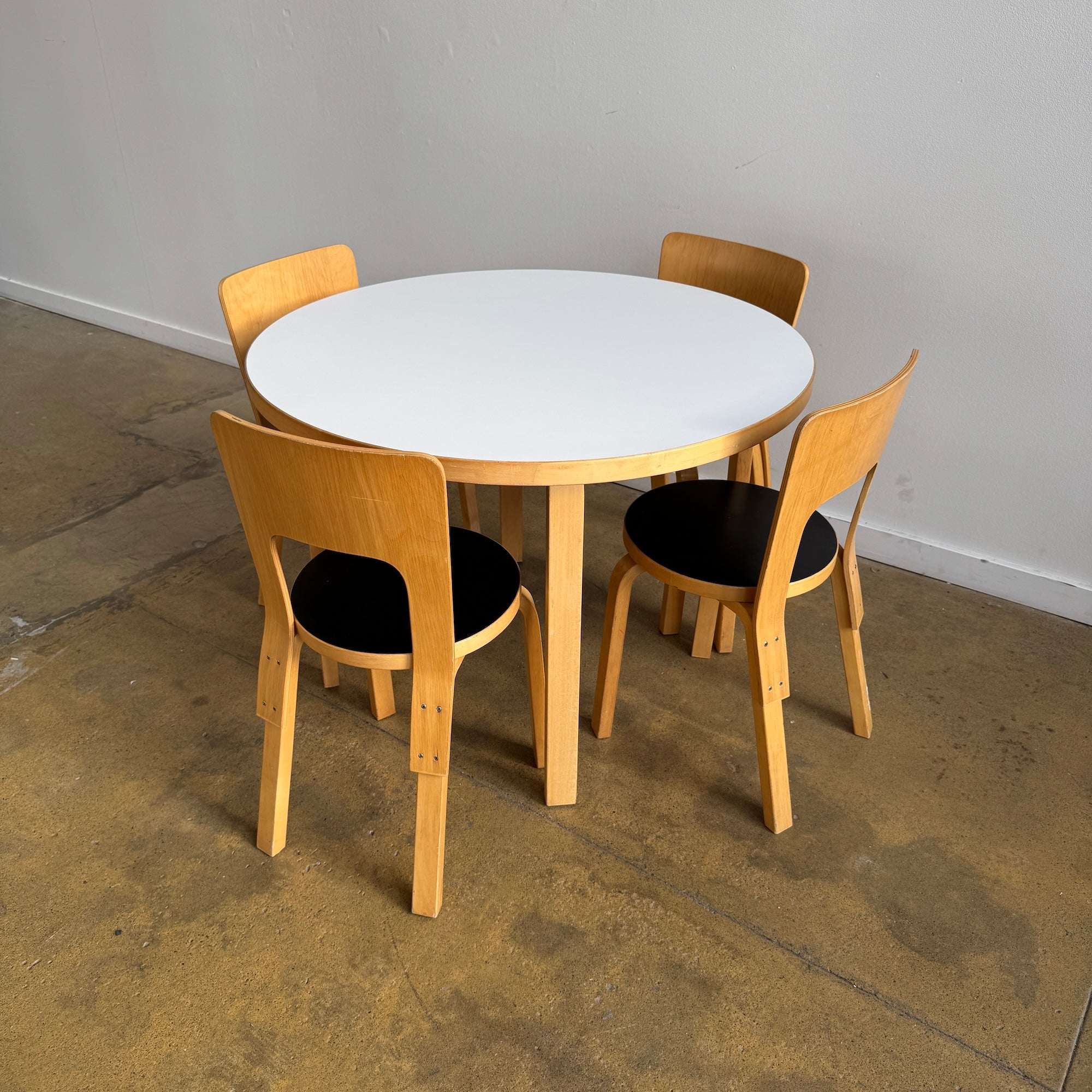 Artek Aalto Laminate Round table "90A"