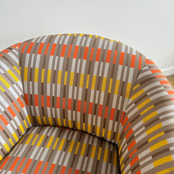 Bensen U Turn Club Chair with Maharam Multi Color Pepper fabric