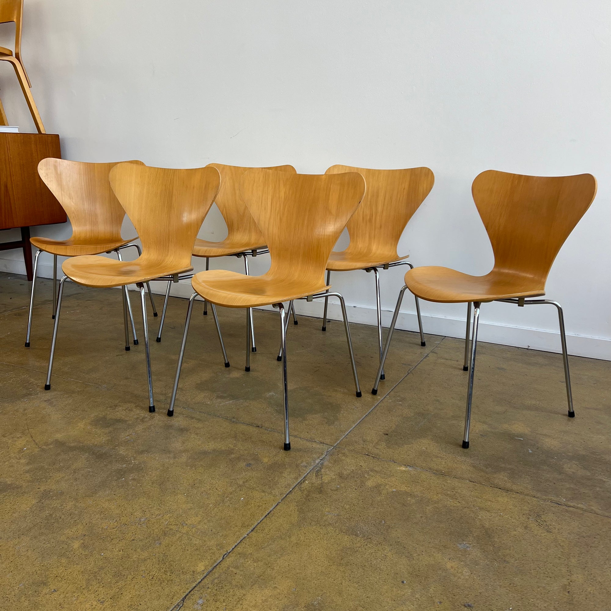 Vintage Fritz Hansen "set of 6" iconic Series 7 chairs by Arne Jacobsen