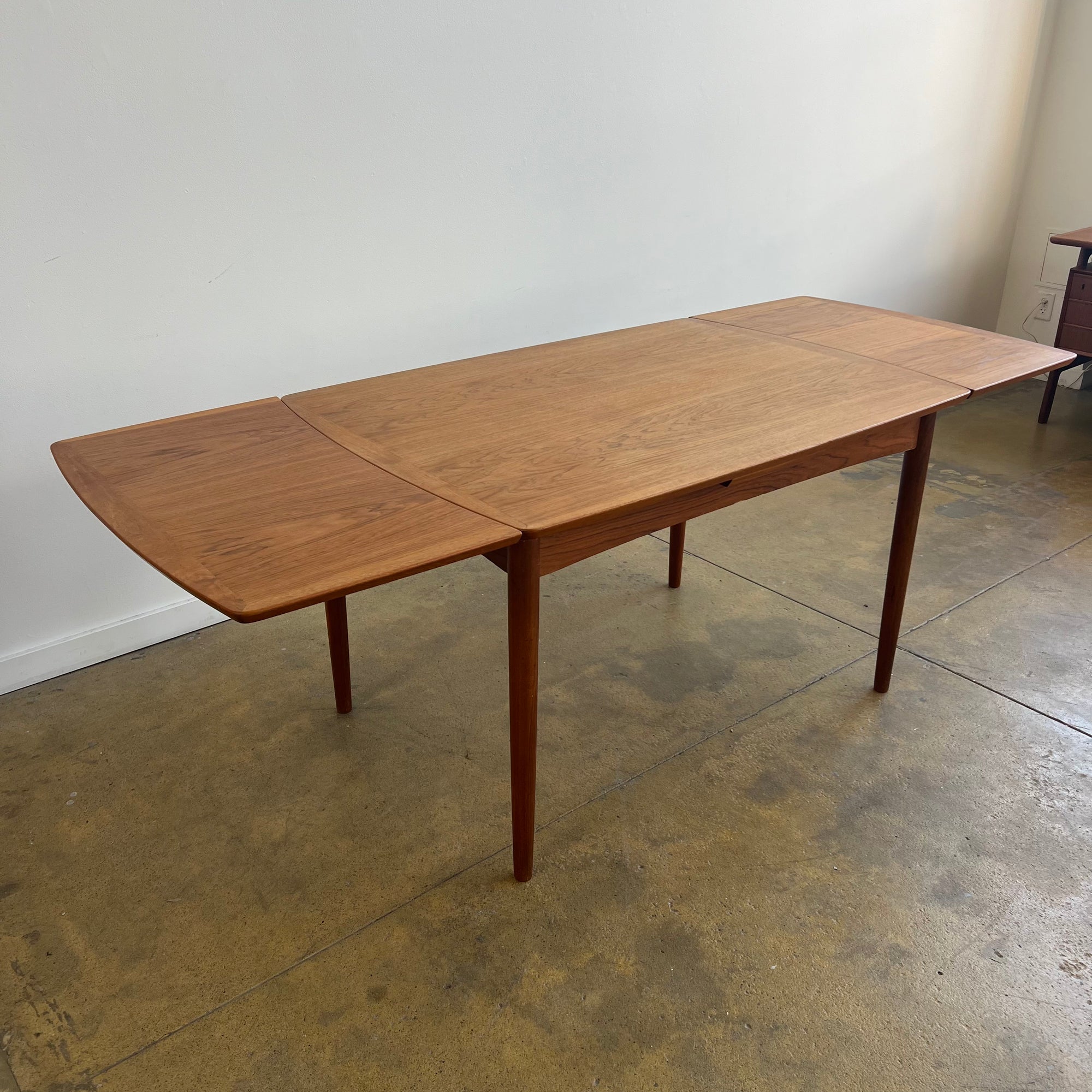 Danish Modern Teak Expandable Dining Table from Skovby Møbelfabrik