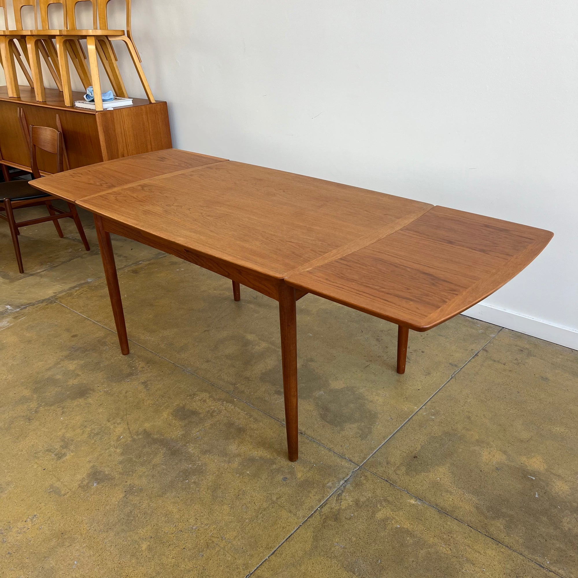 Danish Modern Teak Expandable Dining Table from Skovby Møbelfabrik