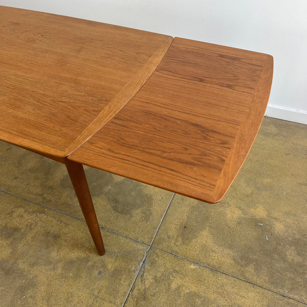 Danish Modern Teak Expandable Dining Table from Skovby Møbelfabrik