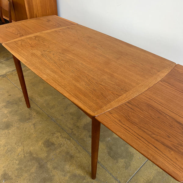 Danish Modern Teak Expandable Dining Table from Skovby Møbelfabrik