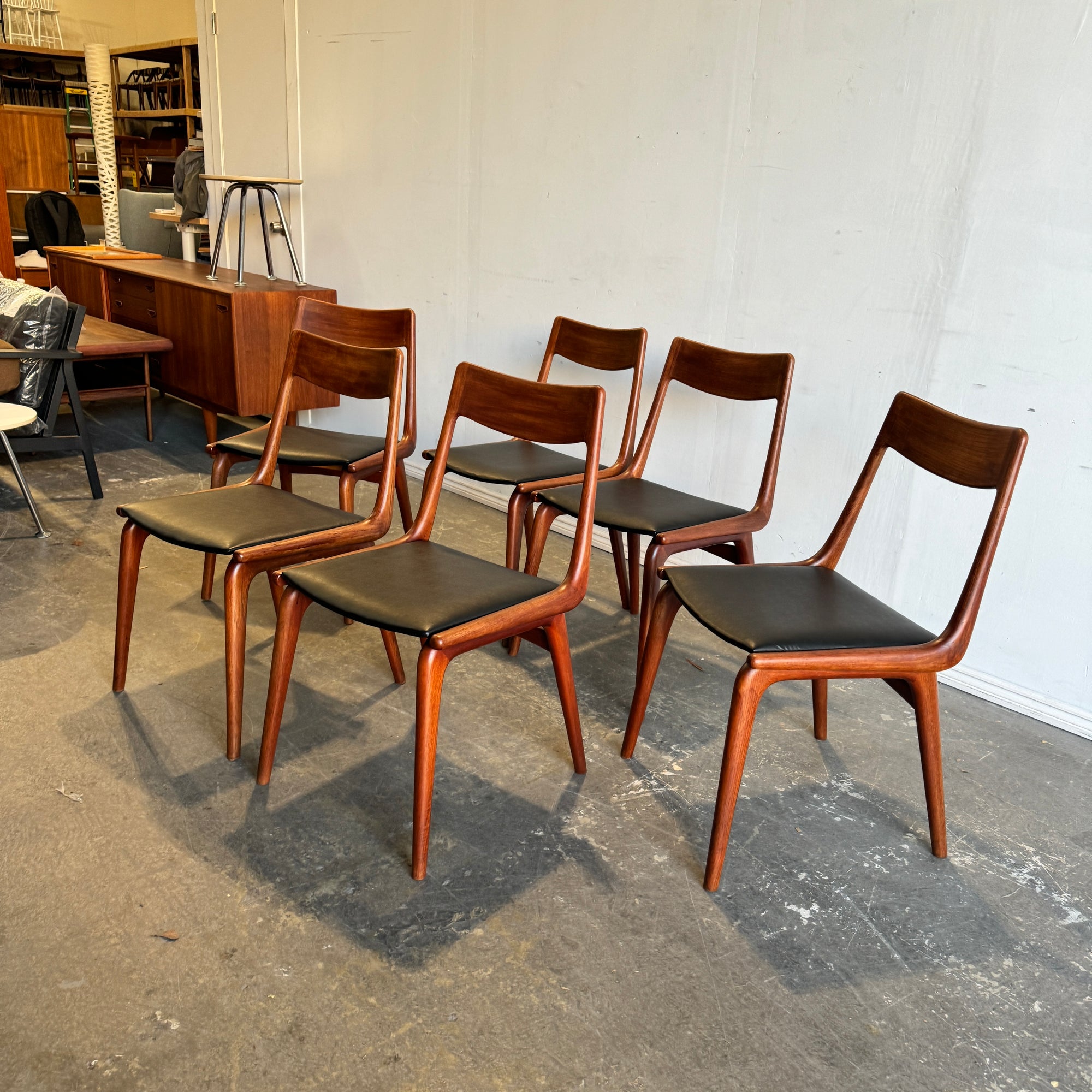 Danish Modern set of 6 "Boomerang" chairs & Expandable Dining table by Alfred Christensen for Slagelse