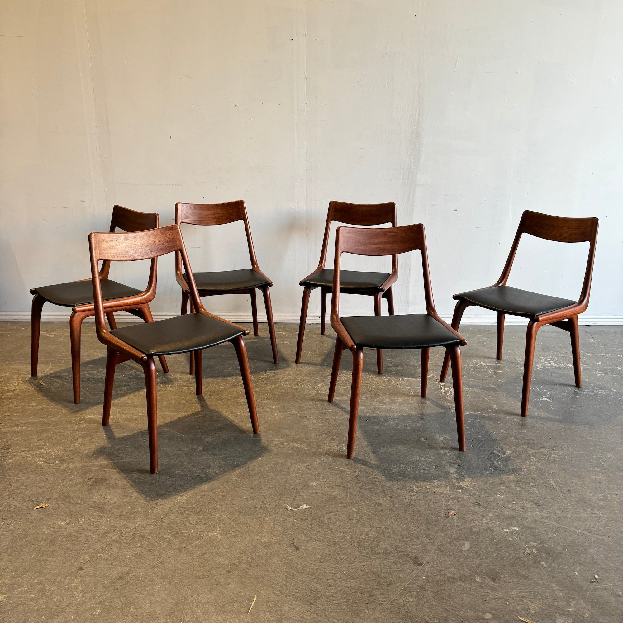 Danish Modern set of 6 "Boomerang" chairs & Expandable Dining table by Alfred Christensen for Slagelse