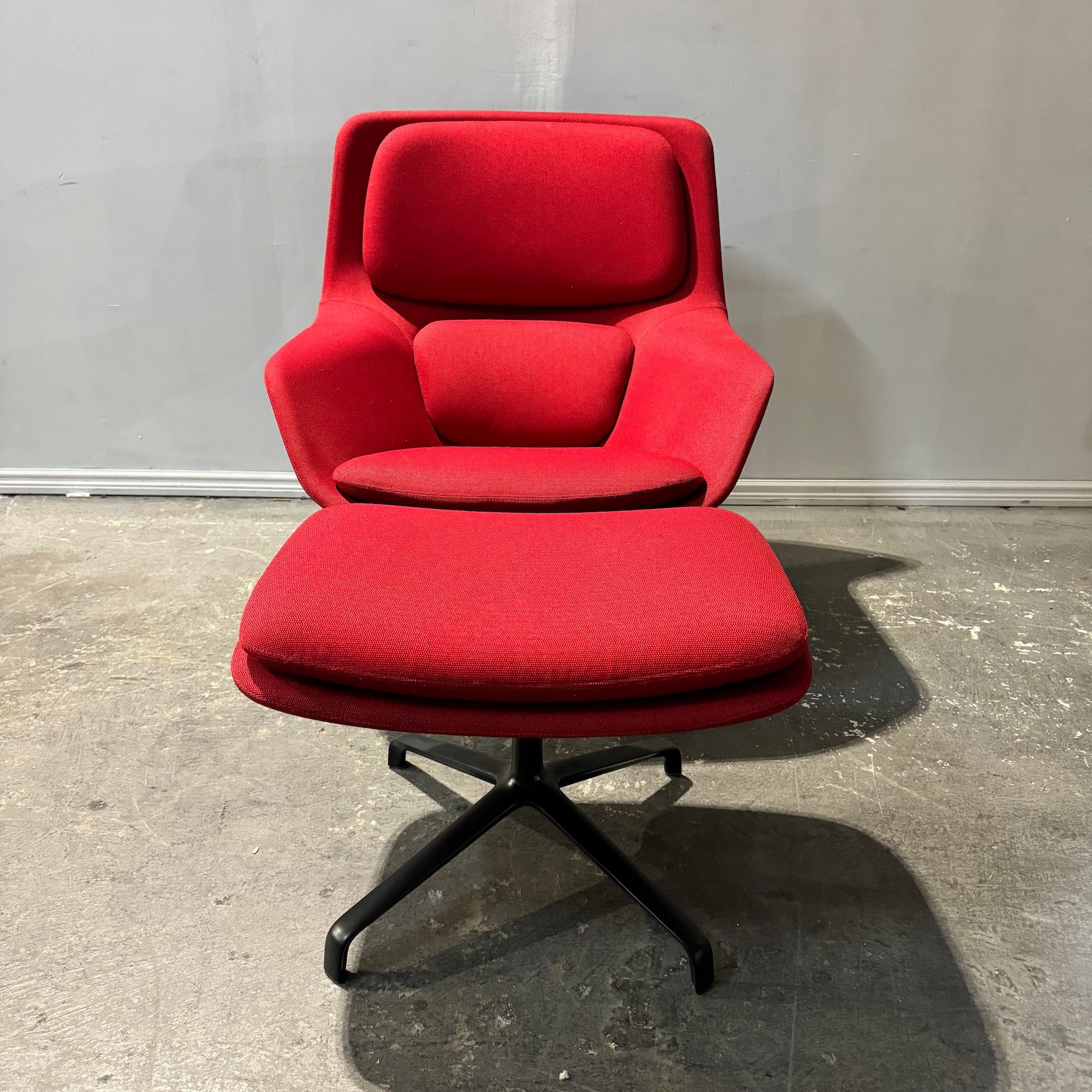 Authentic! Herman Miller Striad Lounge chair & Ottoman