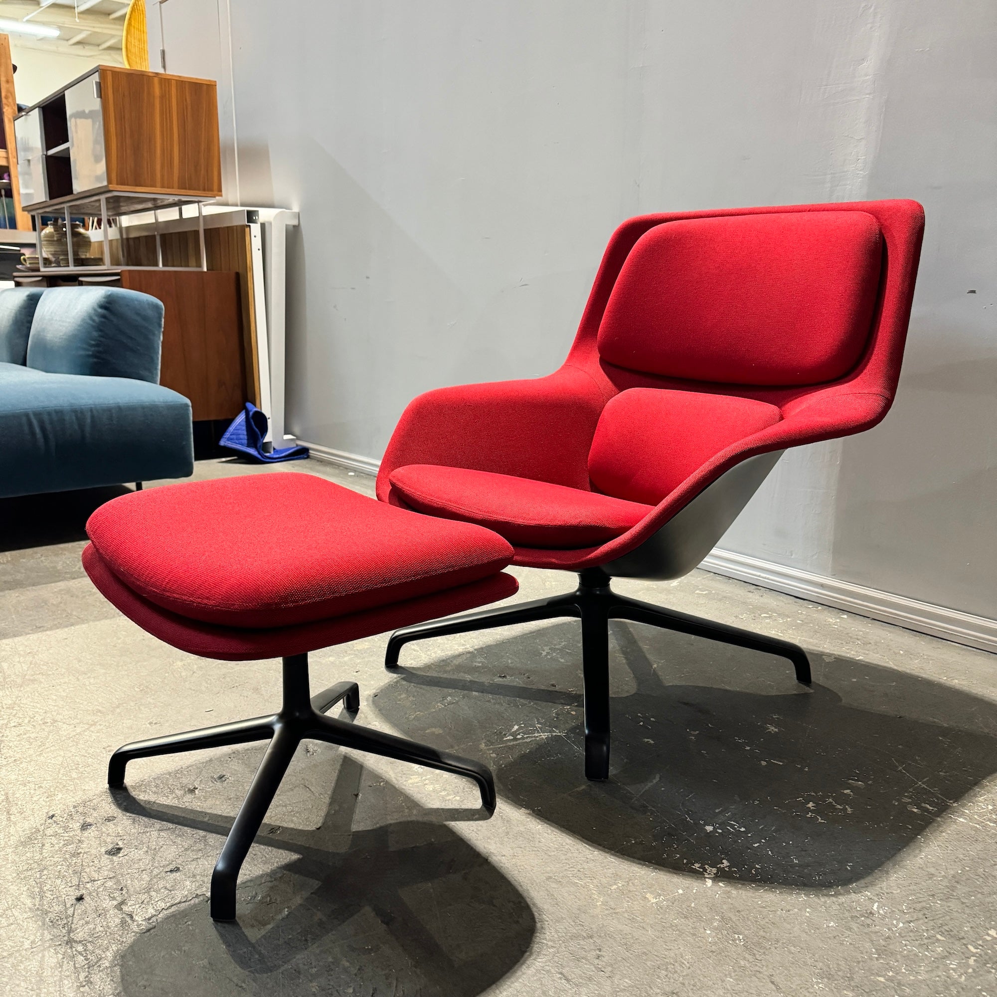 Authentic! Herman Miller Striad Lounge chair & Ottoman