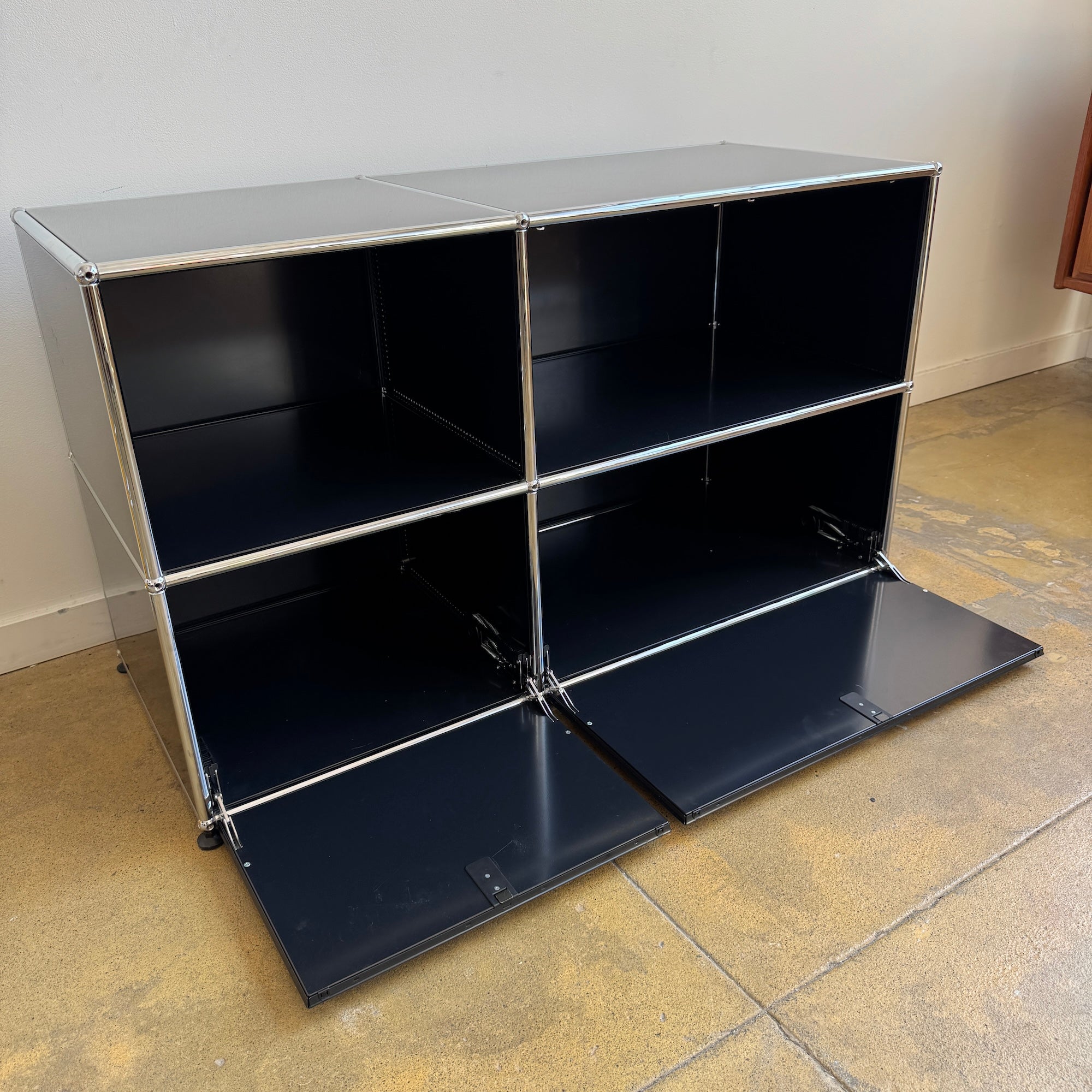 USM Haller 2X2 Medium Console - 20 Deep (Graphite Black)