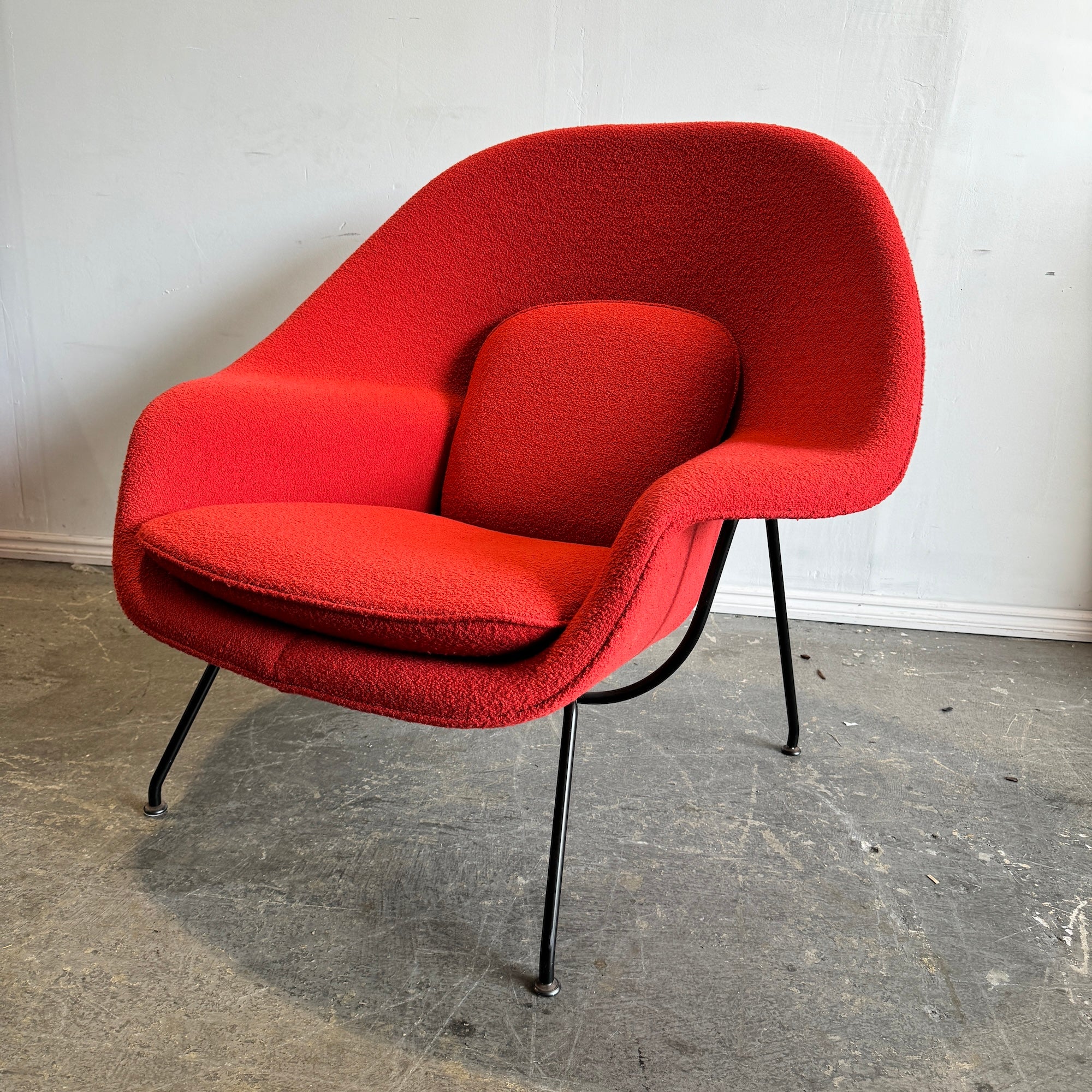 Authentic! Knoll Eero Saarinen Womb chair in Crimson Boucle upholstery