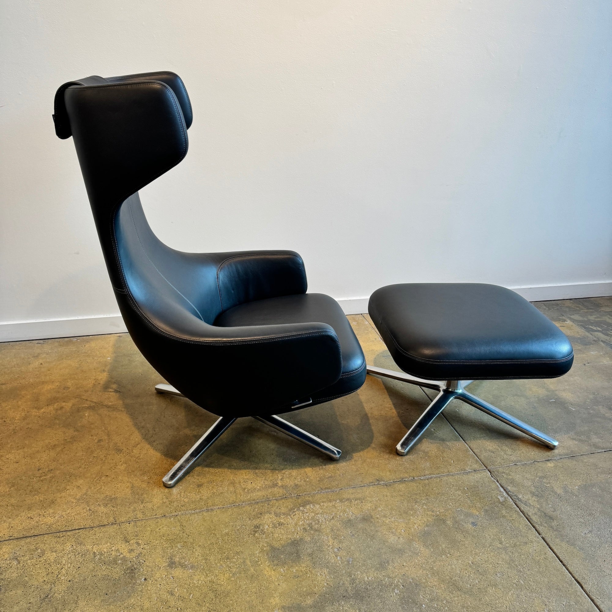 Vitra Repos Leather Recliner chair & Ottoman by Antonio Citterio