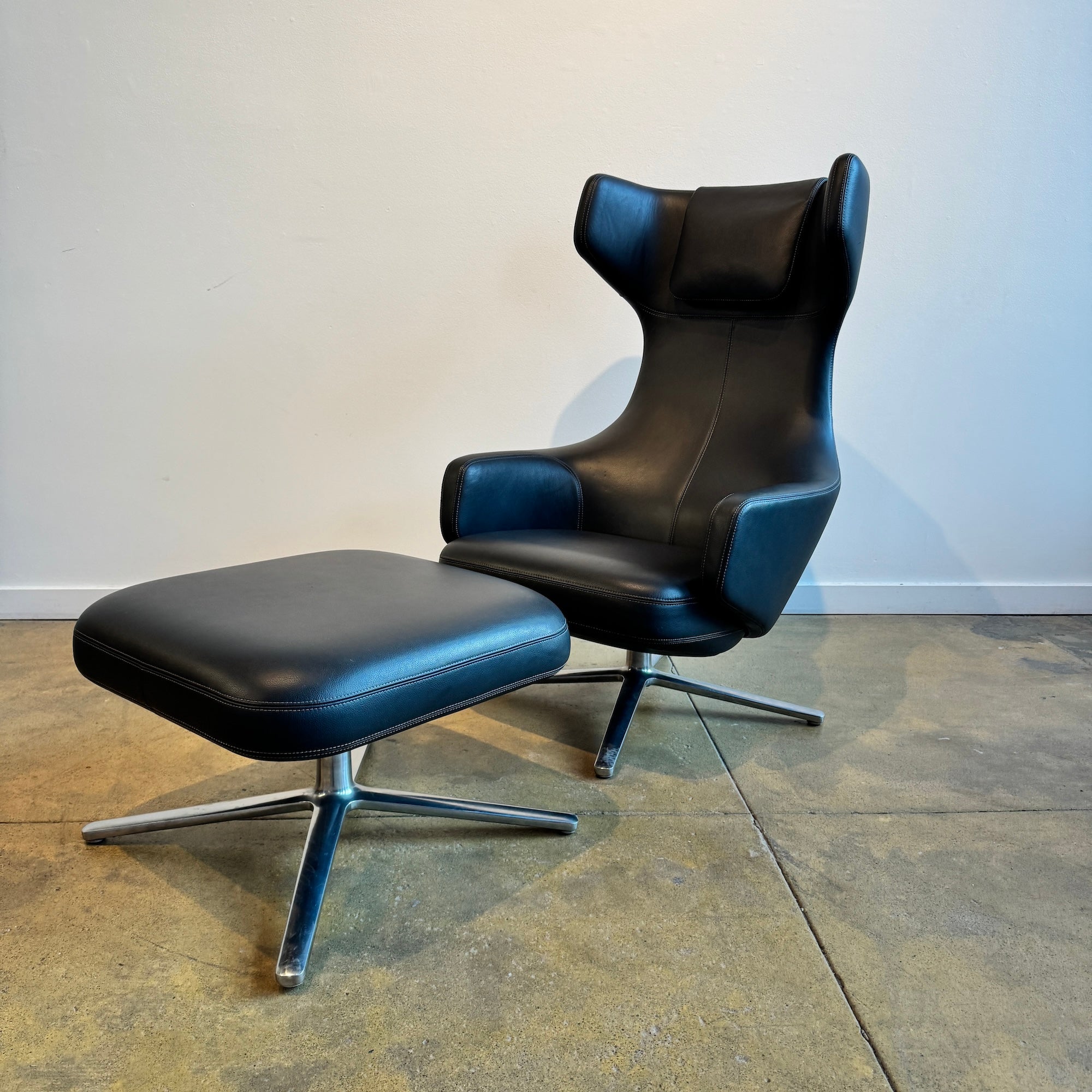 Vitra Repos Leather Recliner chair & Ottoman by Antonio Citterio