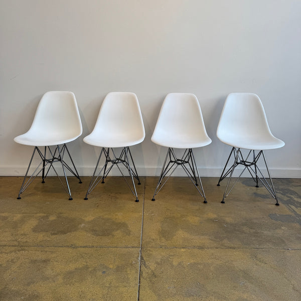 Herman Miller Eames Molded Plastic set of 4 Side Chairs