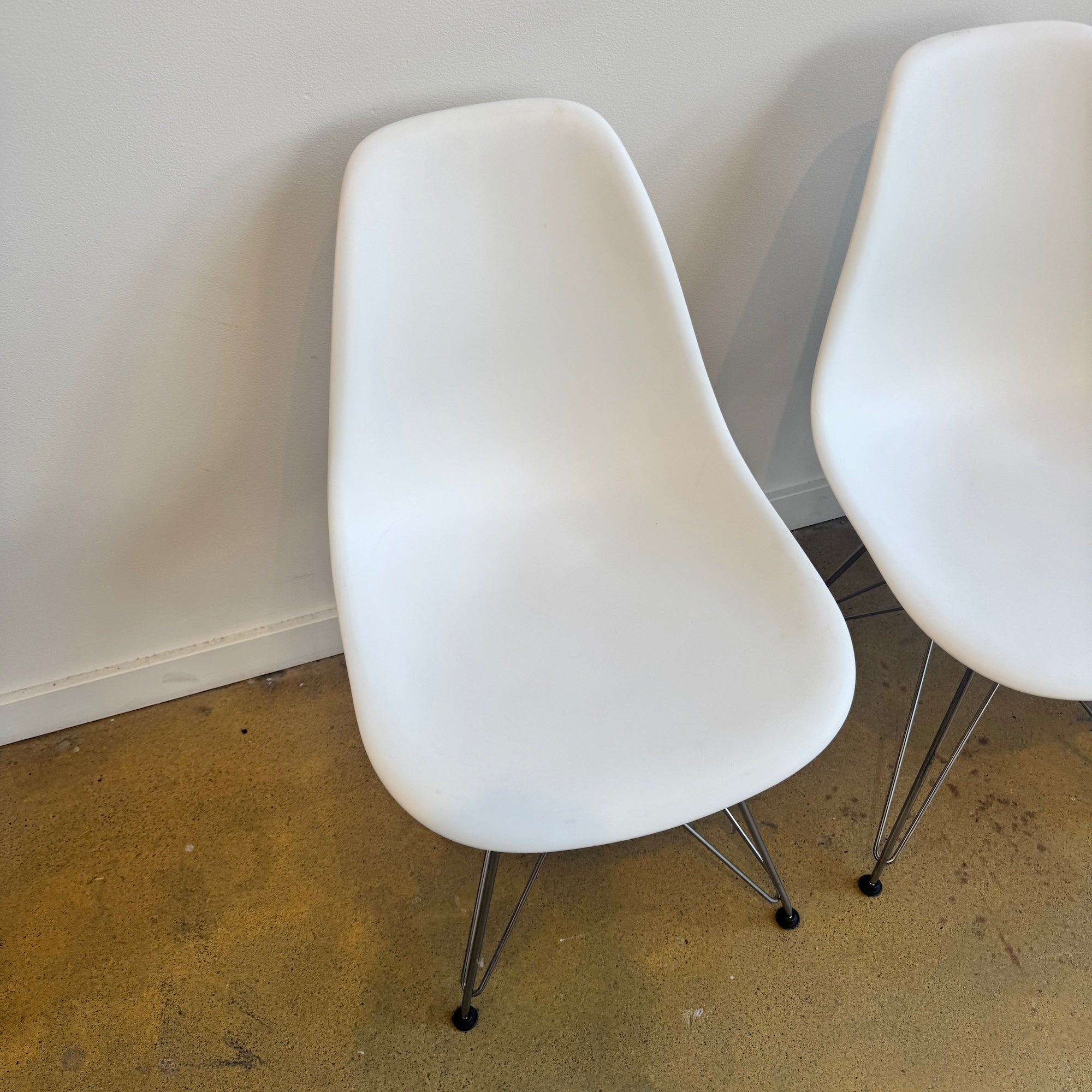 Herman Miller Eames Molded Plastic set of 4 Side Chairs