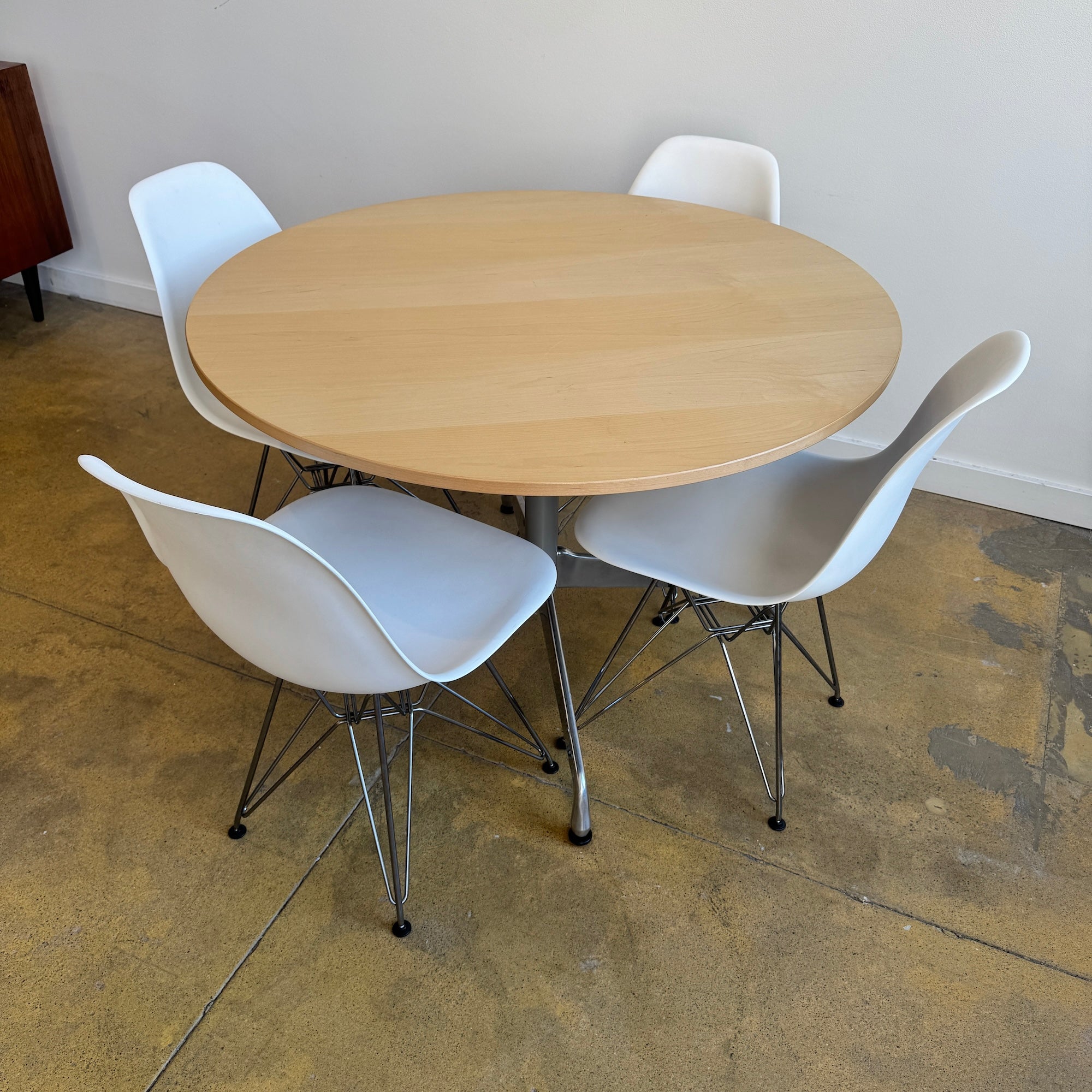 Herman Miller Eames Round Table