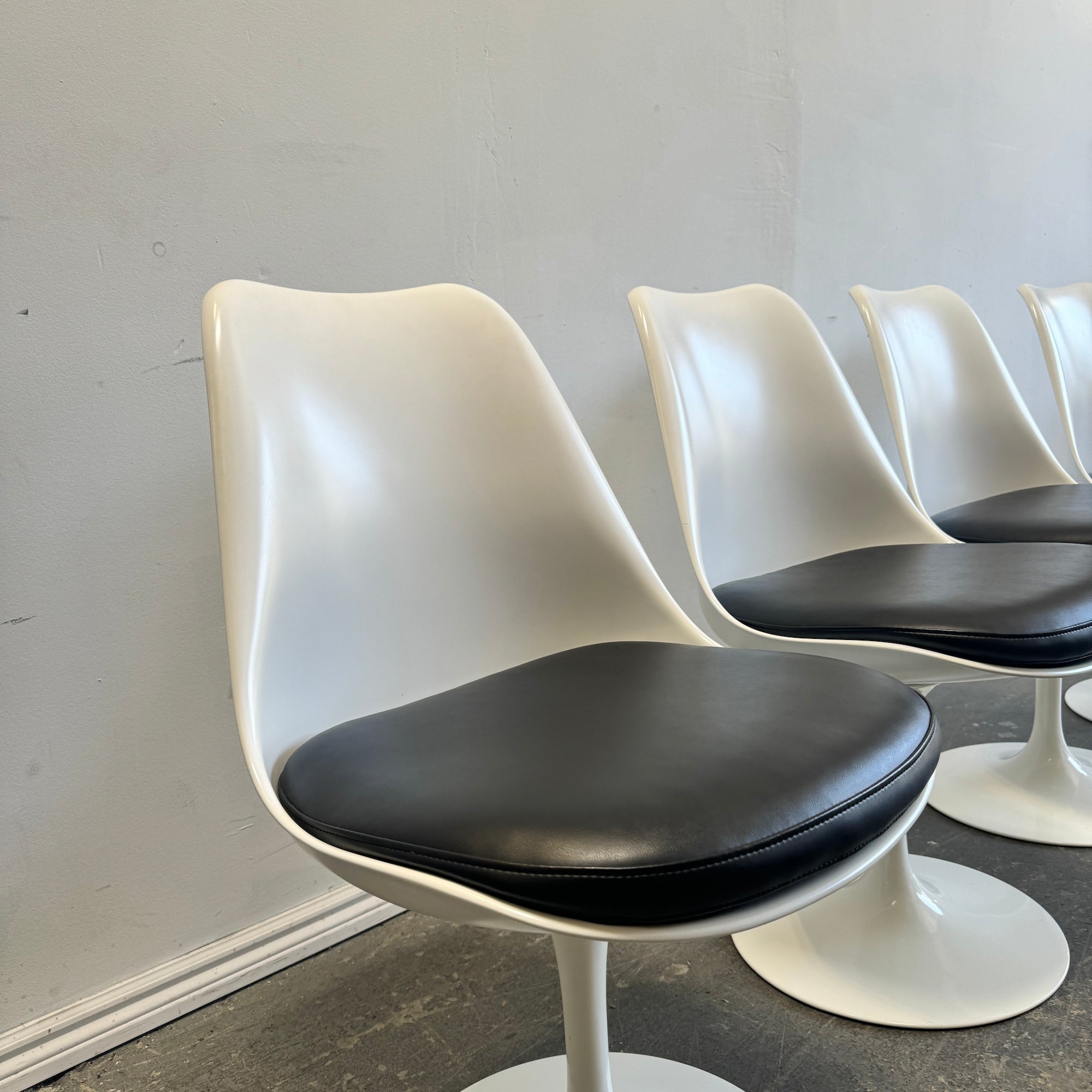 Authentic! Knoll Saarinen Tulip chairs