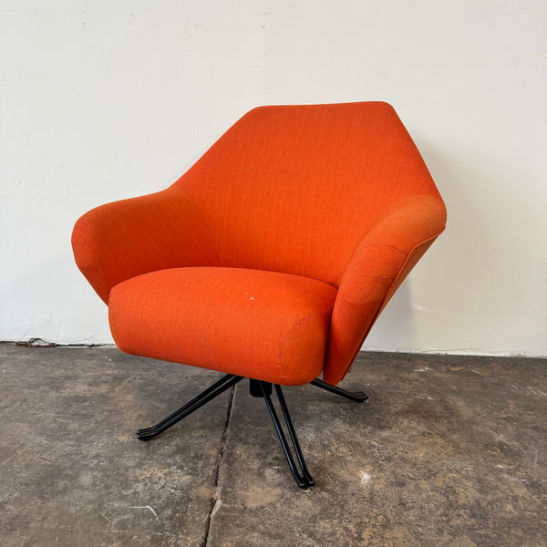 Authentic! Osvaldo Borsani for Tecno P32 lounge chair