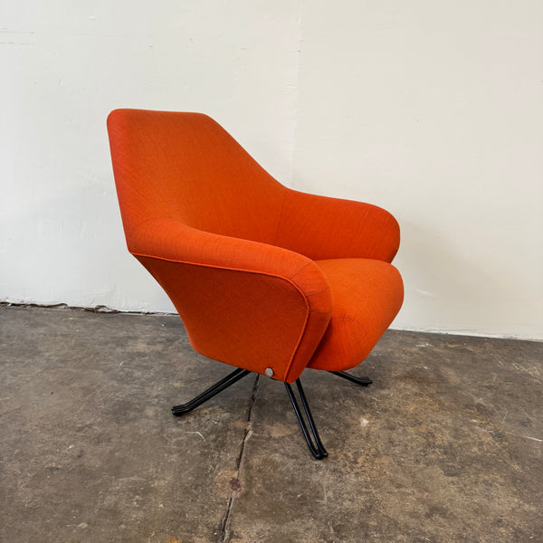 Authentic! Osvaldo Borsani for Tecno P32 lounge chair